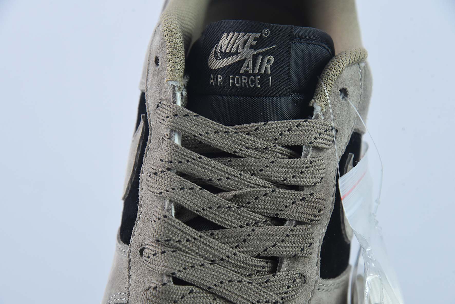 아키라 x 나이키 에어 포스 1 로우 07 모카 블랙 스웨이드 스카이 스타 컬러 에어 포스 1 아이템 번호: DB0066-223 사이즈: 36-44