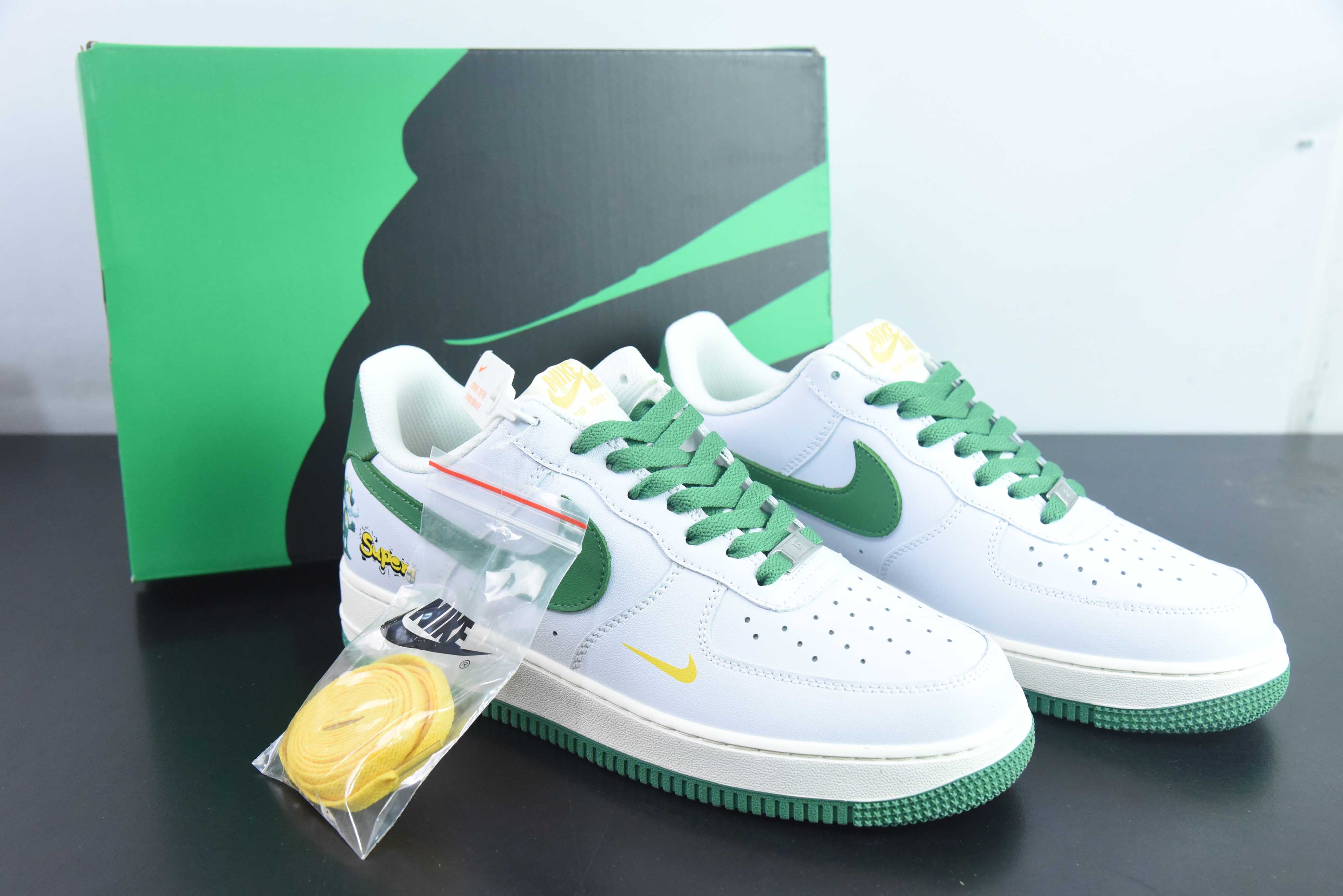 나이키 에어 포스 1 07 로우 슈퍼 푸마 공동 브랜드 - 베이지 재스퍼 에어 포스 1 로우 탑 스포츠 아이템 번호: BS9055-721 사이즈: 36-44