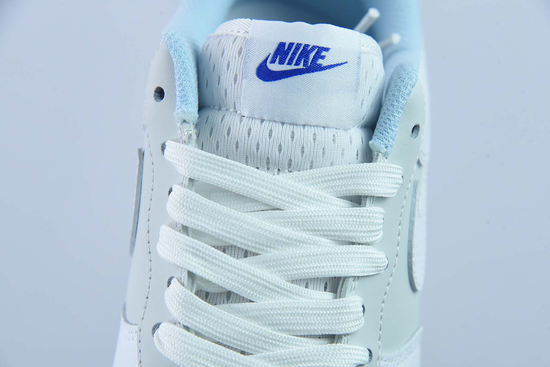 나이키 에어 포스 1 AF1 에어 포스 원/로우탑 화이트 그레이 블루 품목 번호: FB1844-111 사이즈: 36-44