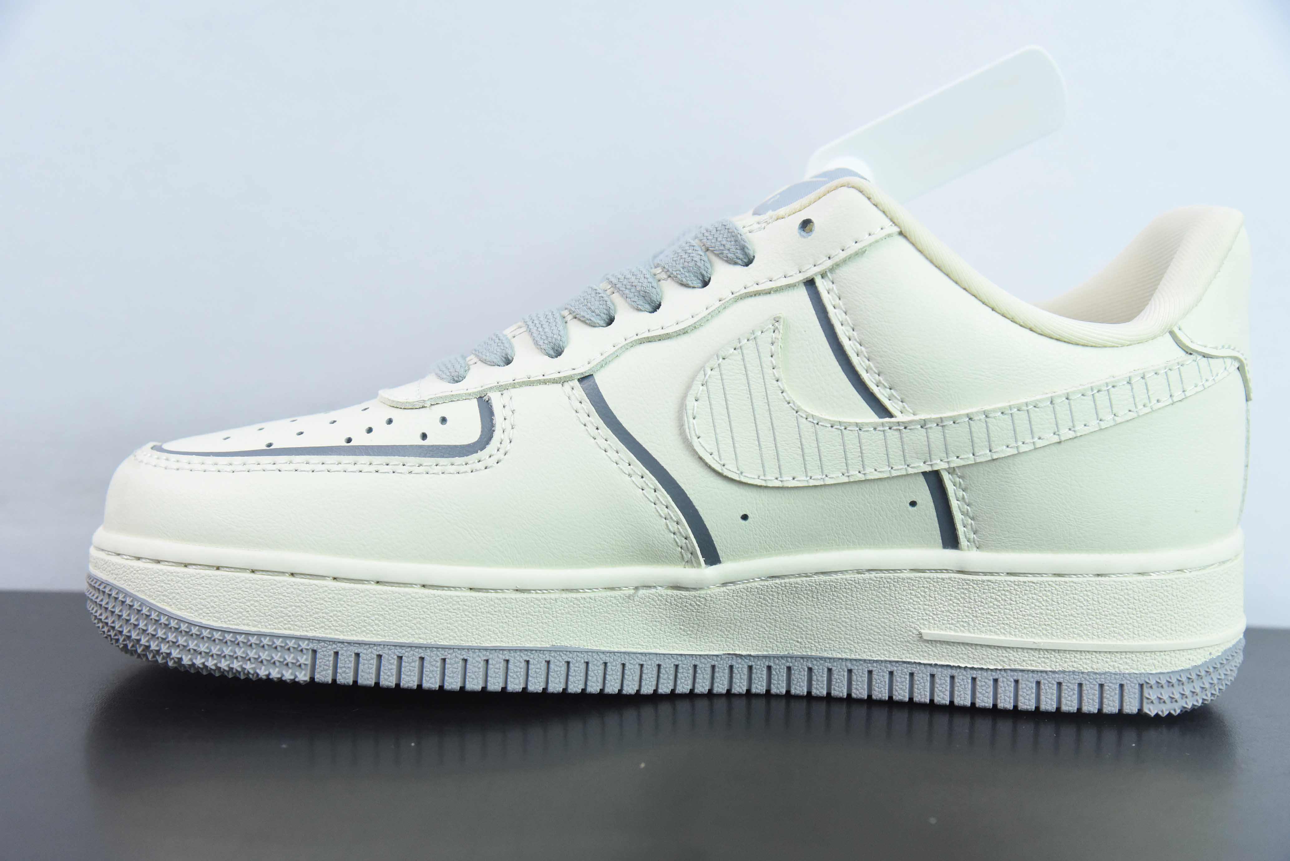 나이키 에어 포스 1 07 로우 공동 브랜드 모델 에어 포스 1 로우탑 캐주얼 스니커즈 아이템: CT3228-200 사이즈: 36-44