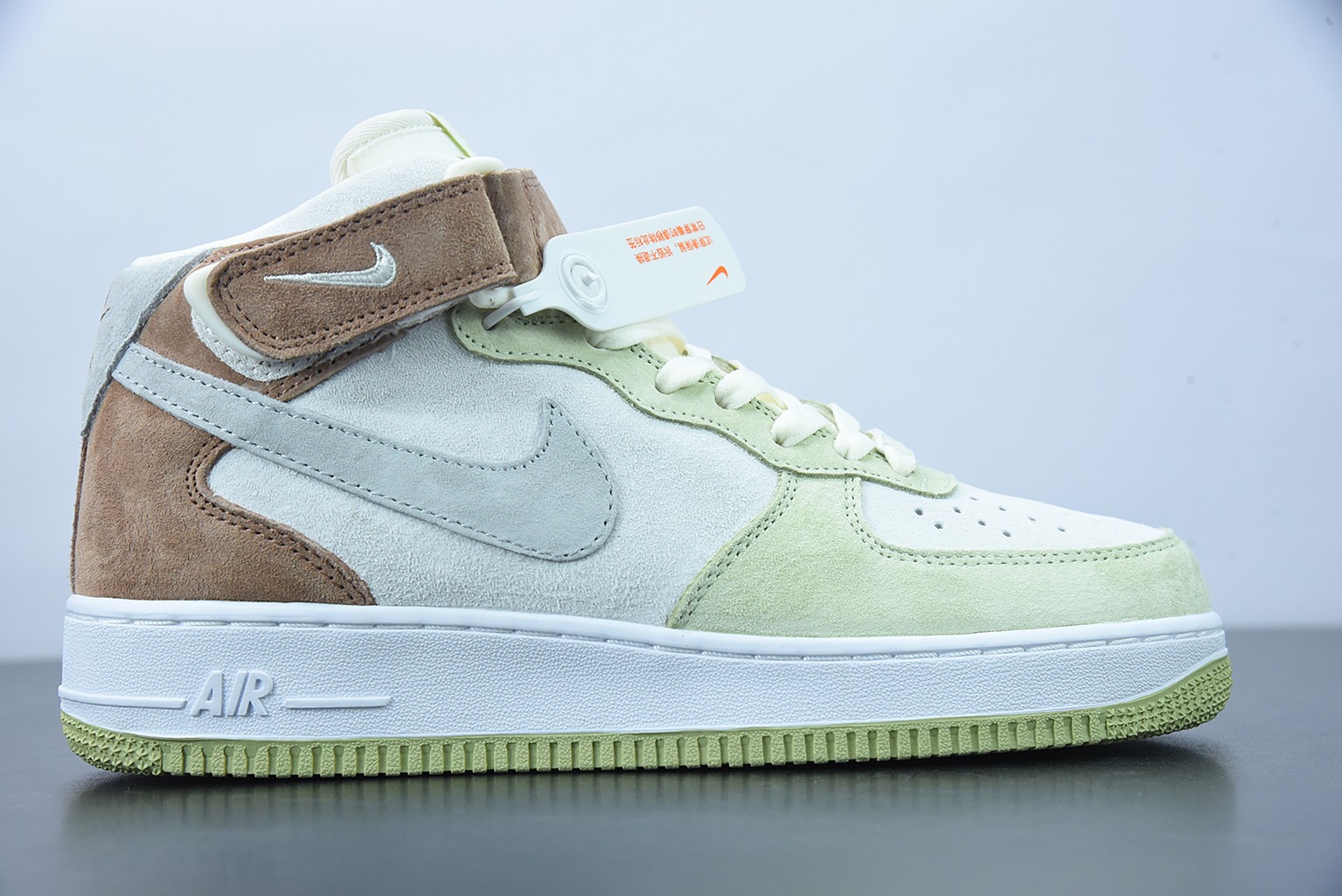 Nk AF 1 미드 07 라이트 그린 그레이 컬러 매칭 미드 탑 에어 포스 1 캐주얼 스니커즈 AL6896-558 사이즈: 36-44