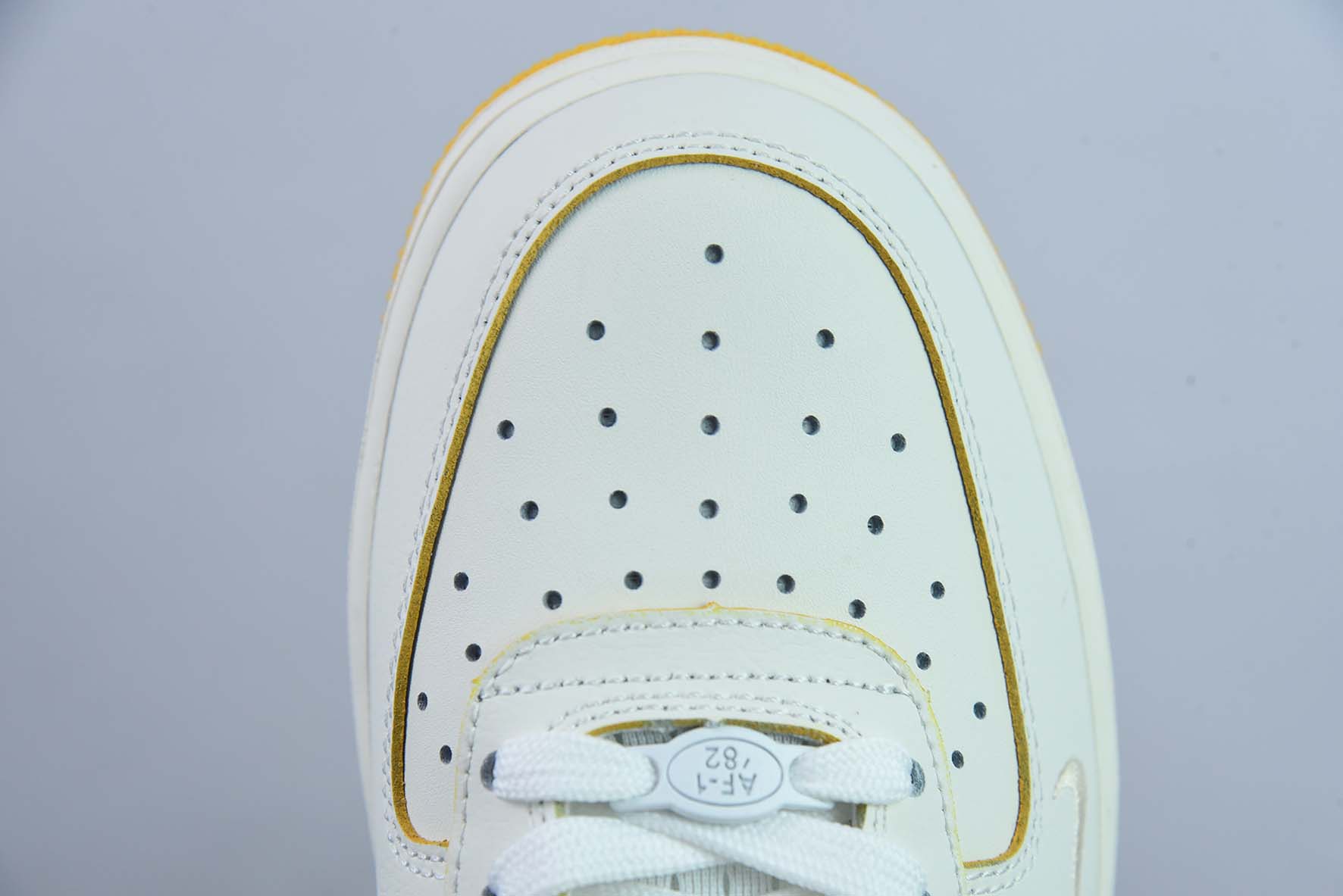 나이키 에어 포스 1 AF1 에어 포스 원/로우탑 베이지 자수 아이템 번호: FB1839-222 사이즈: 36 -44