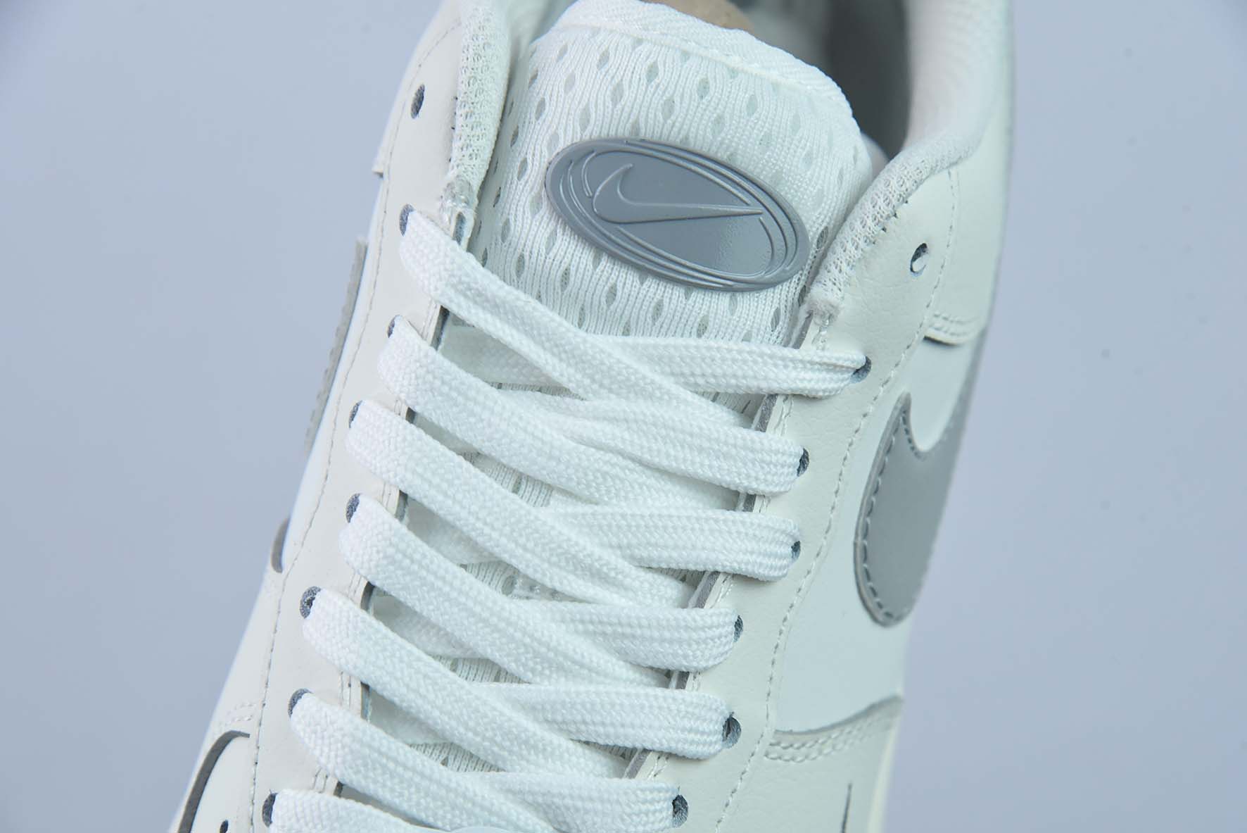 나이키 에어 포스 107 로우 실버 스노우 실버 스노우 그레이 에어 포스 1 로우탑 캐주얼 보드숏 아이템: FB1839-333 사이즈: 36-44