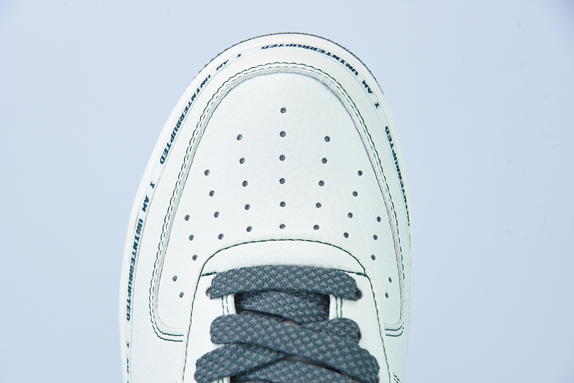 언인터럽티드 x 에어 포스 1 MORE THAN ‘화이트 및 그린 시그니처 그래피티 3M’ 아이템: UI8969-639 사이즈: 36-44