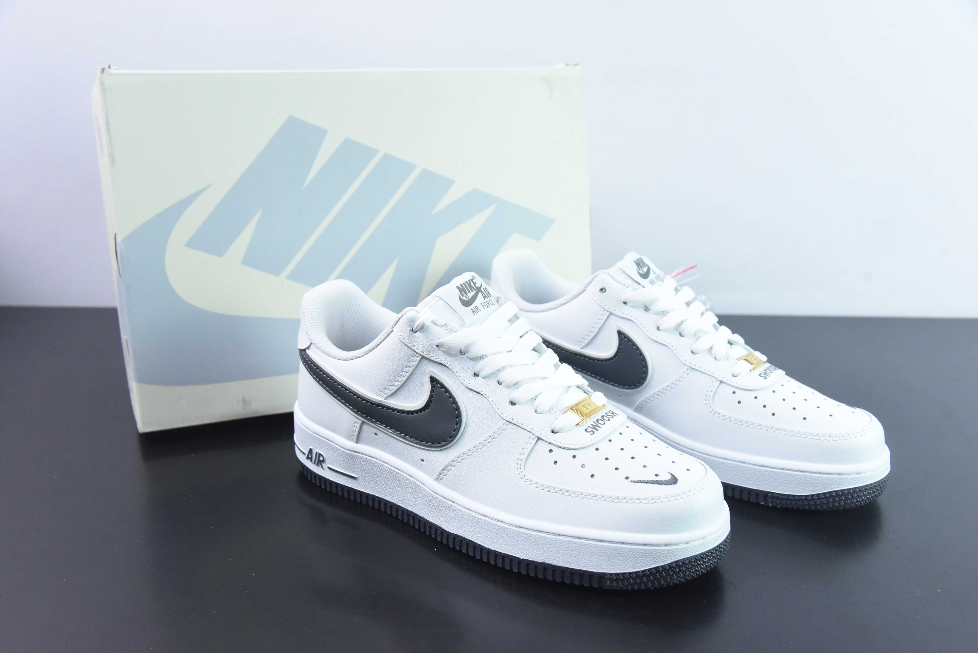 나이키 에어 포스 1 로우 스우시 스몰 후크 에어 포스 1 로우탑 캐주얼 신발 품목 번호: CV5696-969 사이즈: 36-44