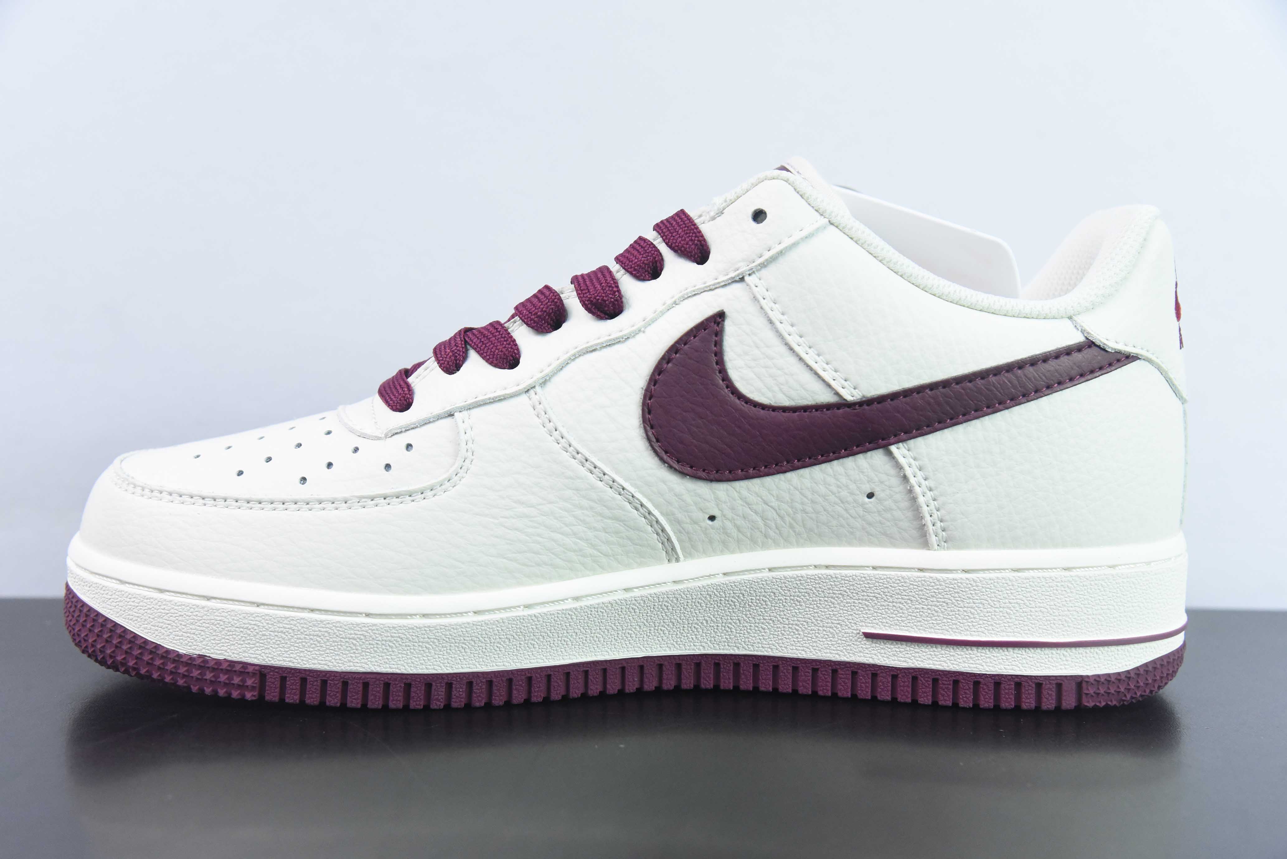 나이키 에어 포스 1 AF1 에어 포스 1/로우탑 화이트 와인 레드 노스페이스 + SUP 공동 브랜드 아이템 번호: SU2305-009 사이즈: 36-44