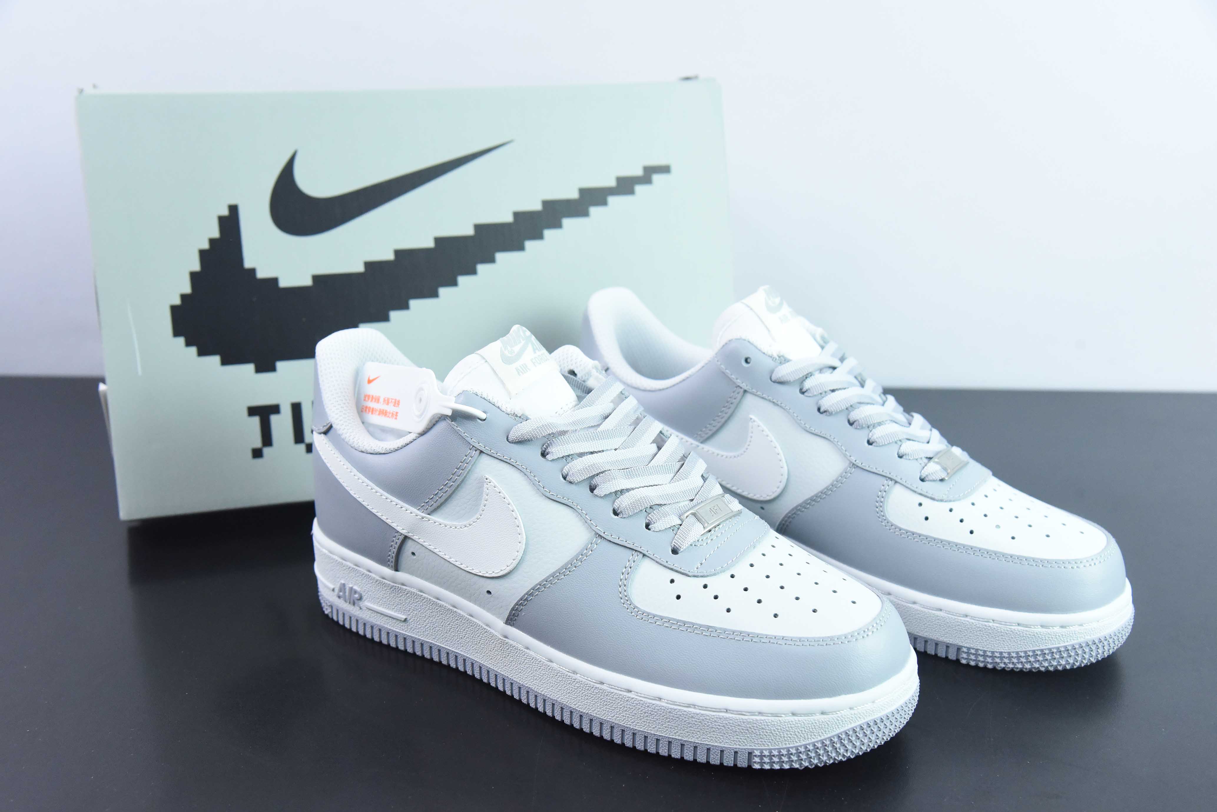 나이키 에어 포스 1 07 로우 그레이/화이트 에어 포스 원 클래식 로우탑 캐주얼 트레이너 레더 그레이/화이트 스모크 그레이 아이템: CW1888-606 사이즈: 36-44