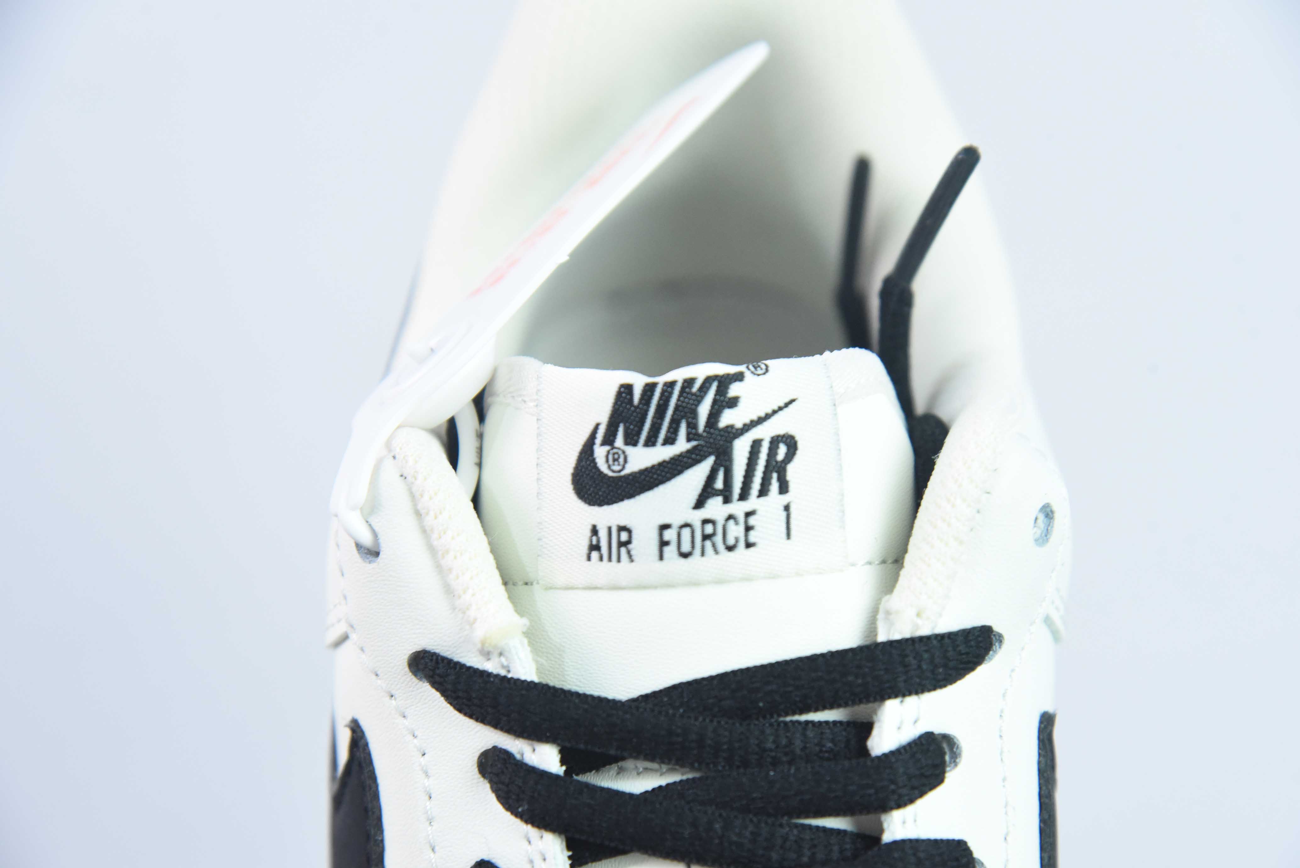 나이키 에어 포스 1 로우 07 로우 탑 에어 포스 1 캐주얼 보드 슈즈 화이트 블랙 아이템 번호: CQ5059-221 사이즈: 35.5-44