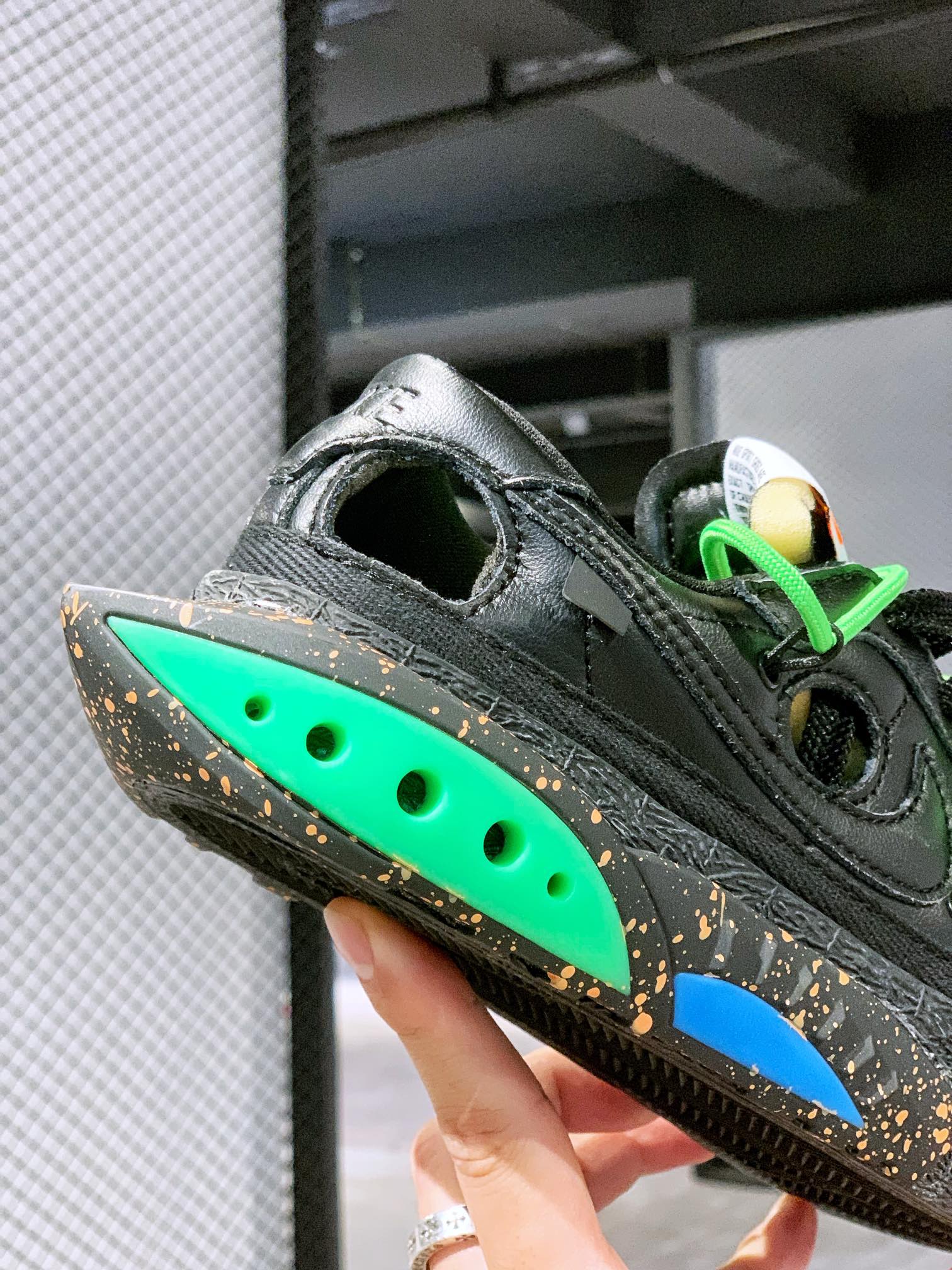 오프화이트엑스나이키블레이저로우 트레일블레이저 블랙 그린 디스트럭티드 아이템: DH7863-001 