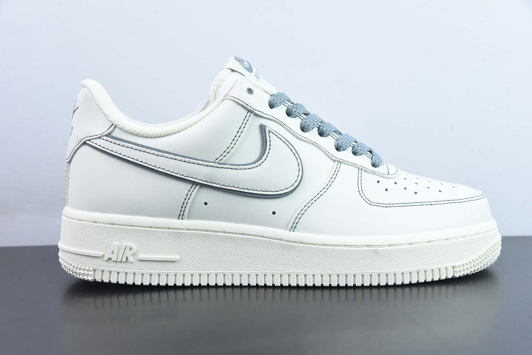 나이키 에어 포스 1 로우 07 벅스 버니 하늘의 흰색과 회색 별 로우탑 에어 포스 1 아이템 번호: 315122-606 사이즈: 36-44