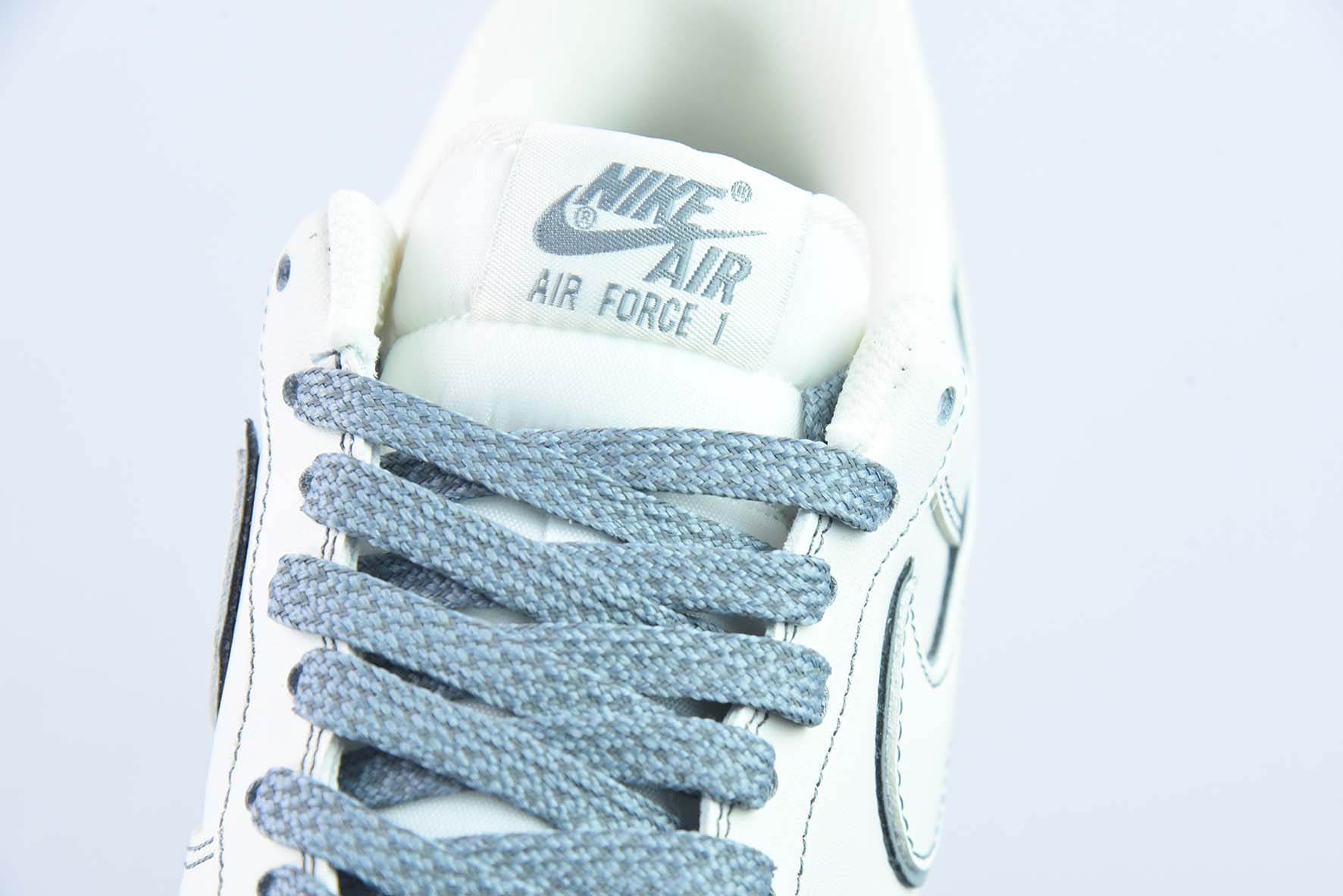 나이키 에어 포스 1 로우 07 벅스 버니 하늘의 흰색과 회색 별 로우탑 에어 포스 1 아이템 번호: 315122-606 사이즈: 36-44