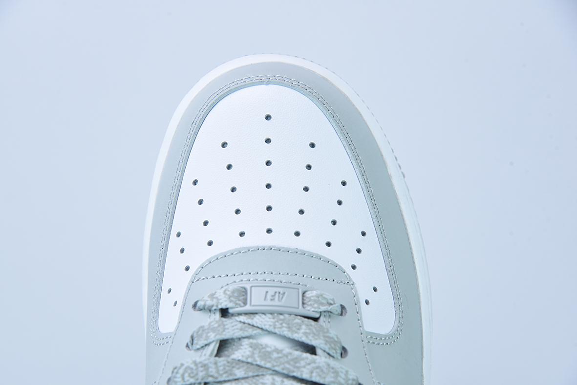 나이키 에어 포스 1 로우 07 그레이 앤 화이트 캐슈 플라워 컬러 에어 포스 1 로우 아이템: XM6321-736 사이즈: 36-44