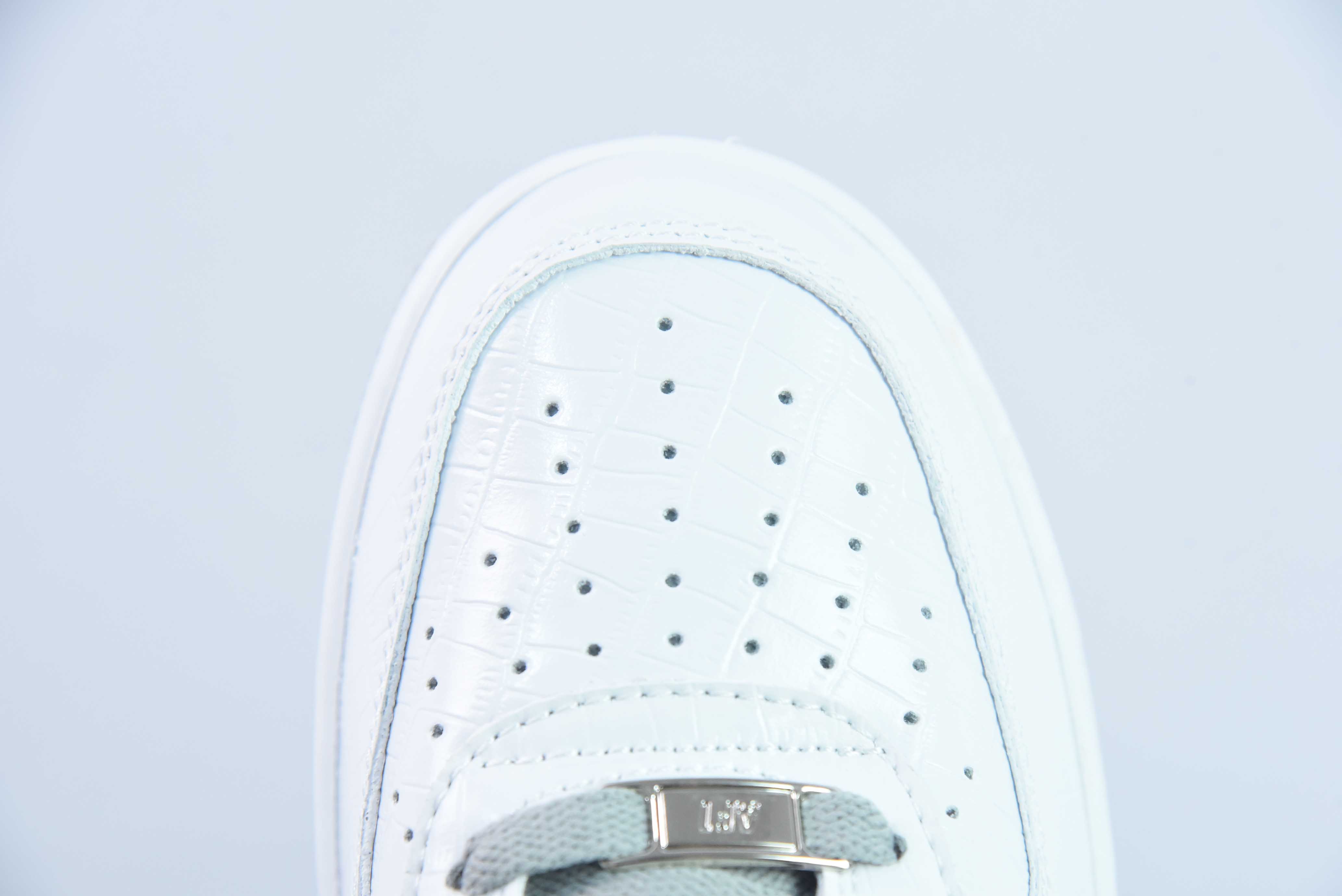 NK 에어 포스 107 로우 크로커다일 화이트/그레이 에어 포스 원 클래식 로우탑 캐주얼 트레이너 크로커다일 화이트/그레이 라이트닝. DD0614-333 사이즈: 36-44