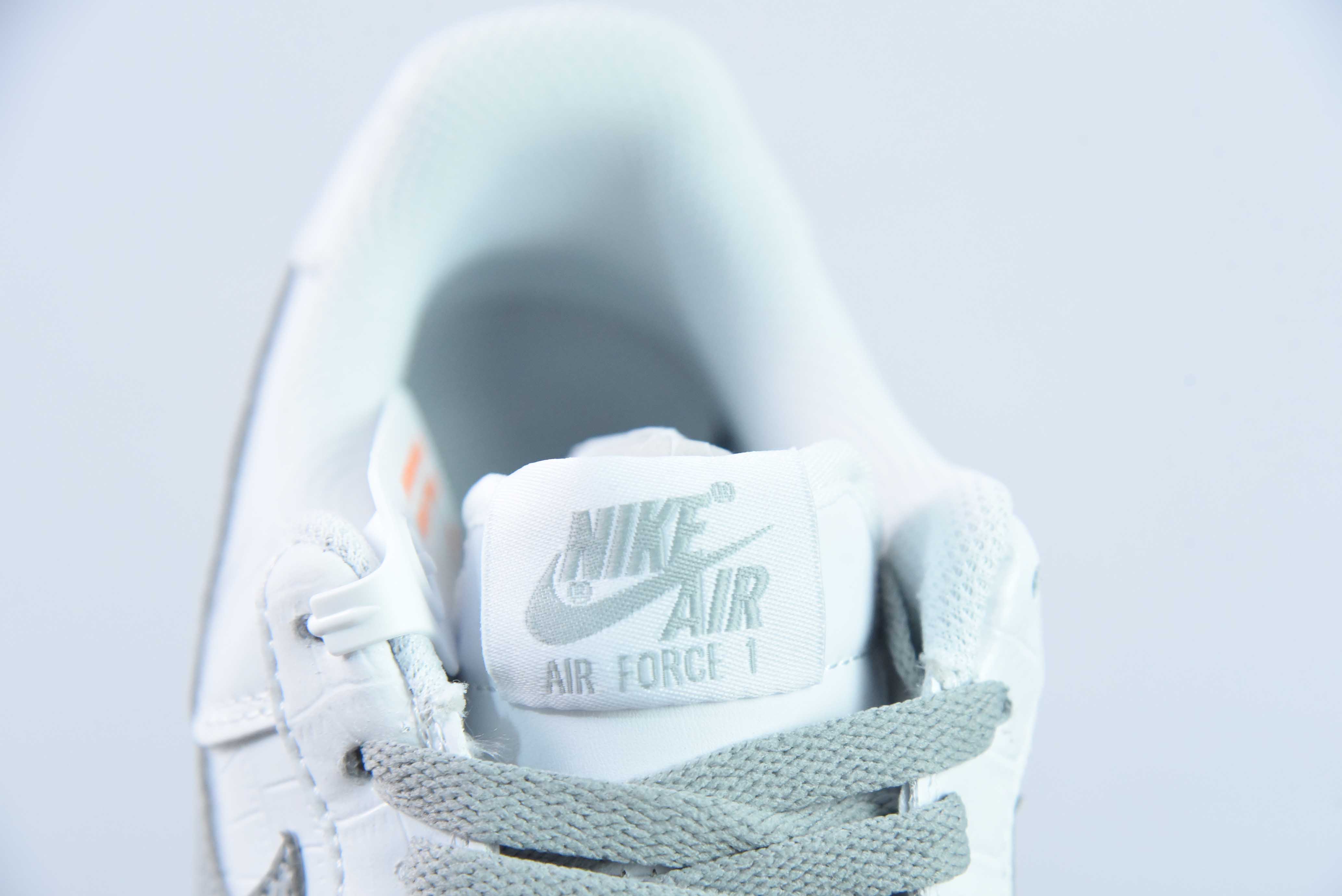 NK 에어 포스 107 로우 크로커다일 화이트/그레이 에어 포스 원 클래식 로우탑 캐주얼 트레이너 크로커다일 화이트/그레이 라이트닝. DD0614-333 사이즈: 36-44