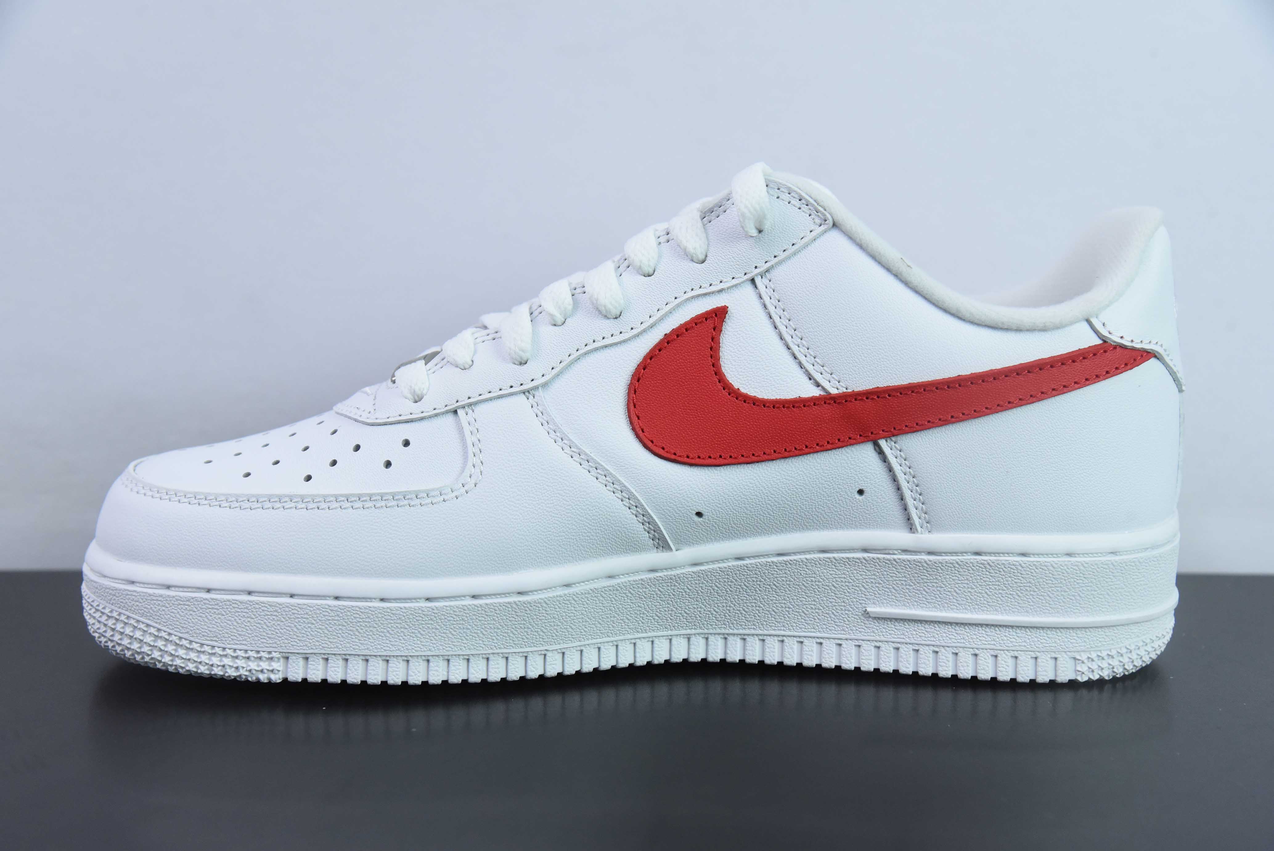 슈프림 x 나이키/나이키 에어 포스 1 에어 포스 1 화이트 레드 SUP 제품 번호: cu9225-101 사이즈: 40-46