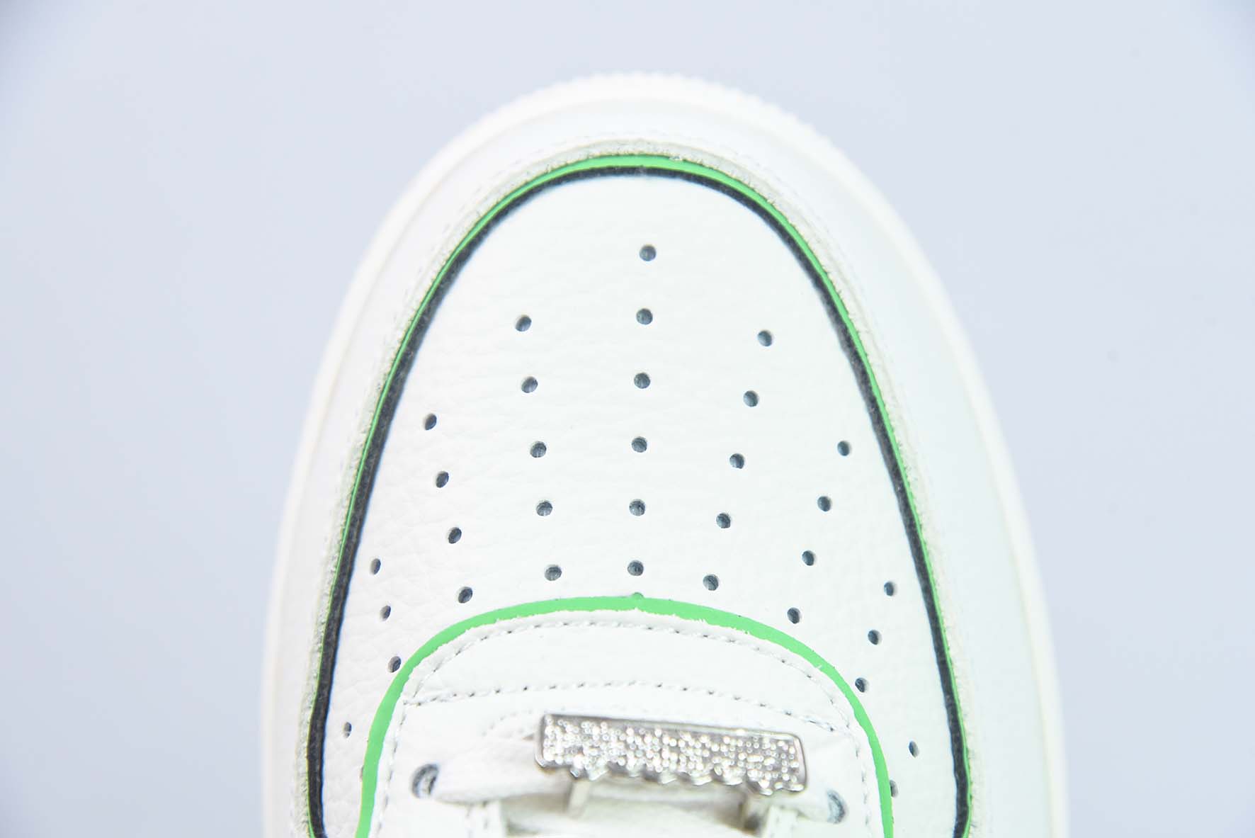 UAY27729039 NK 에어 포스 1 07 로우 베이지 화이트 그린 눈부신 컬러 나이트메어 에어 포스 원 로우 탑 운동화 캐주얼 신발 아이템 번호: UH8958-022 사이즈: 36-44