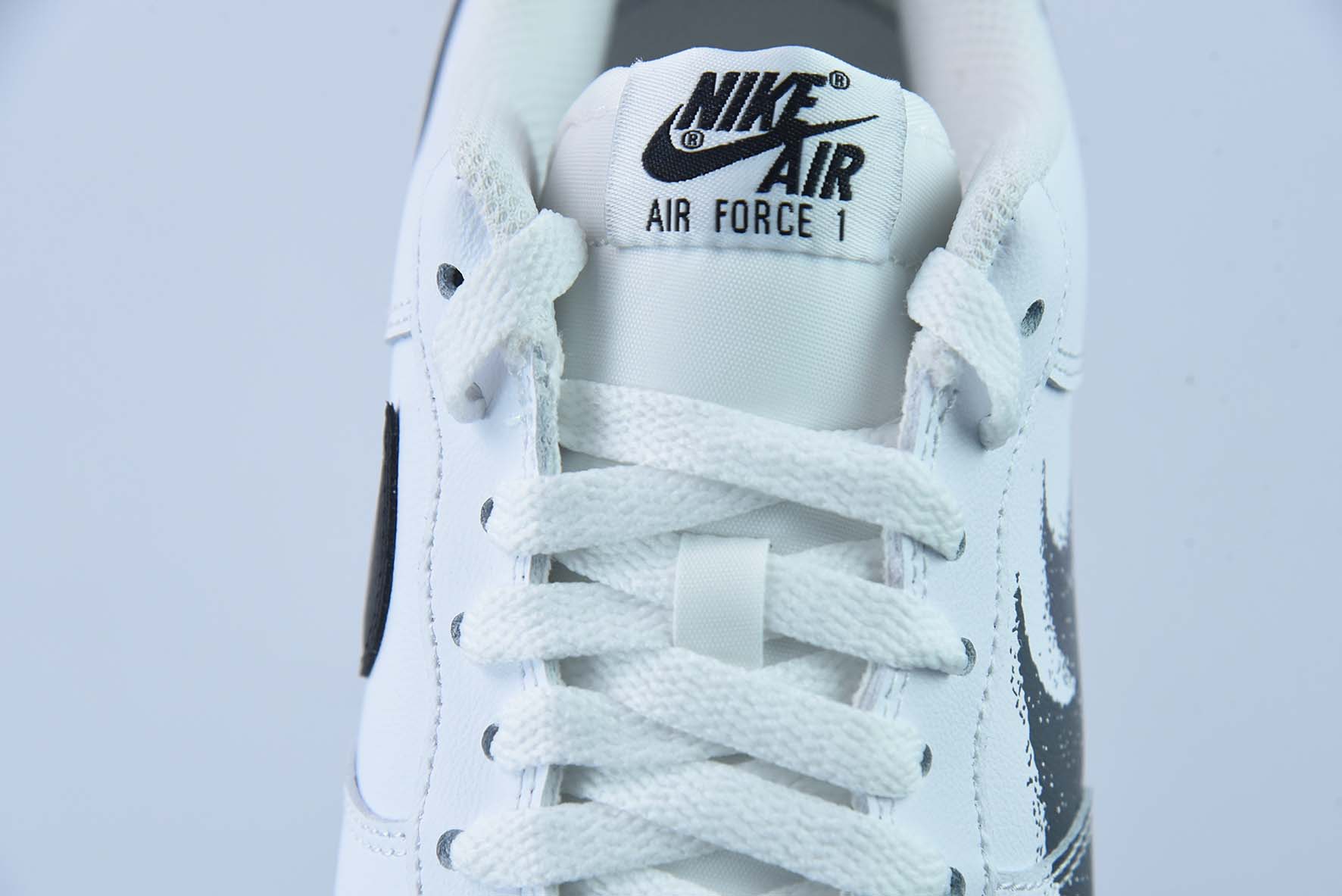 나이키 에어 포스 1 로우 빅훅 에어 포스 1 로우탑 캐주얼 신발 상품 번호: FD0660-100 사이즈: 36-44