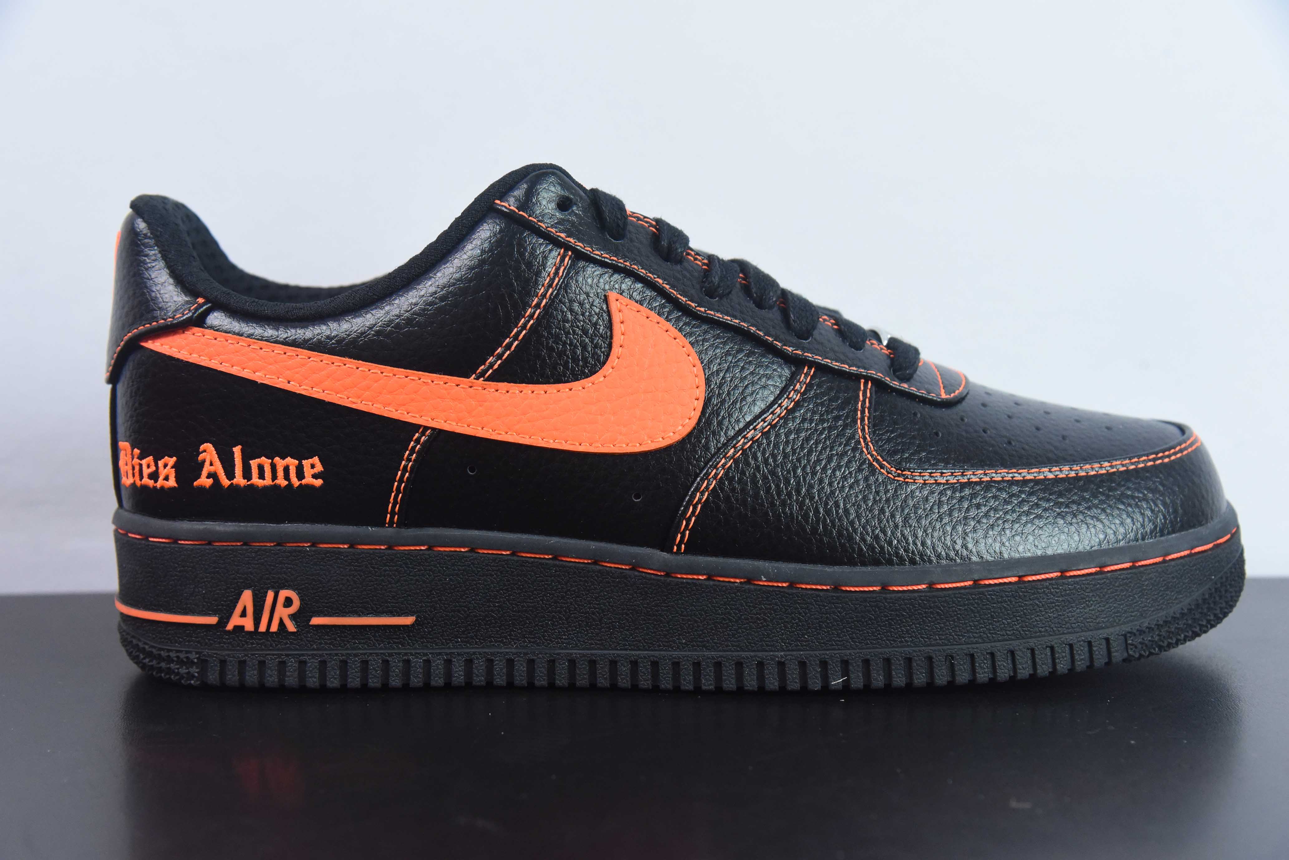 Vlone x Nk 에어 포스 107 로우 공동 브랜드 블랙 오렌지 에어 포스 1 로우 탑 캐주얼 애슬레틱 보드 슈즈 AA5... -001 사이즈: 36-48
