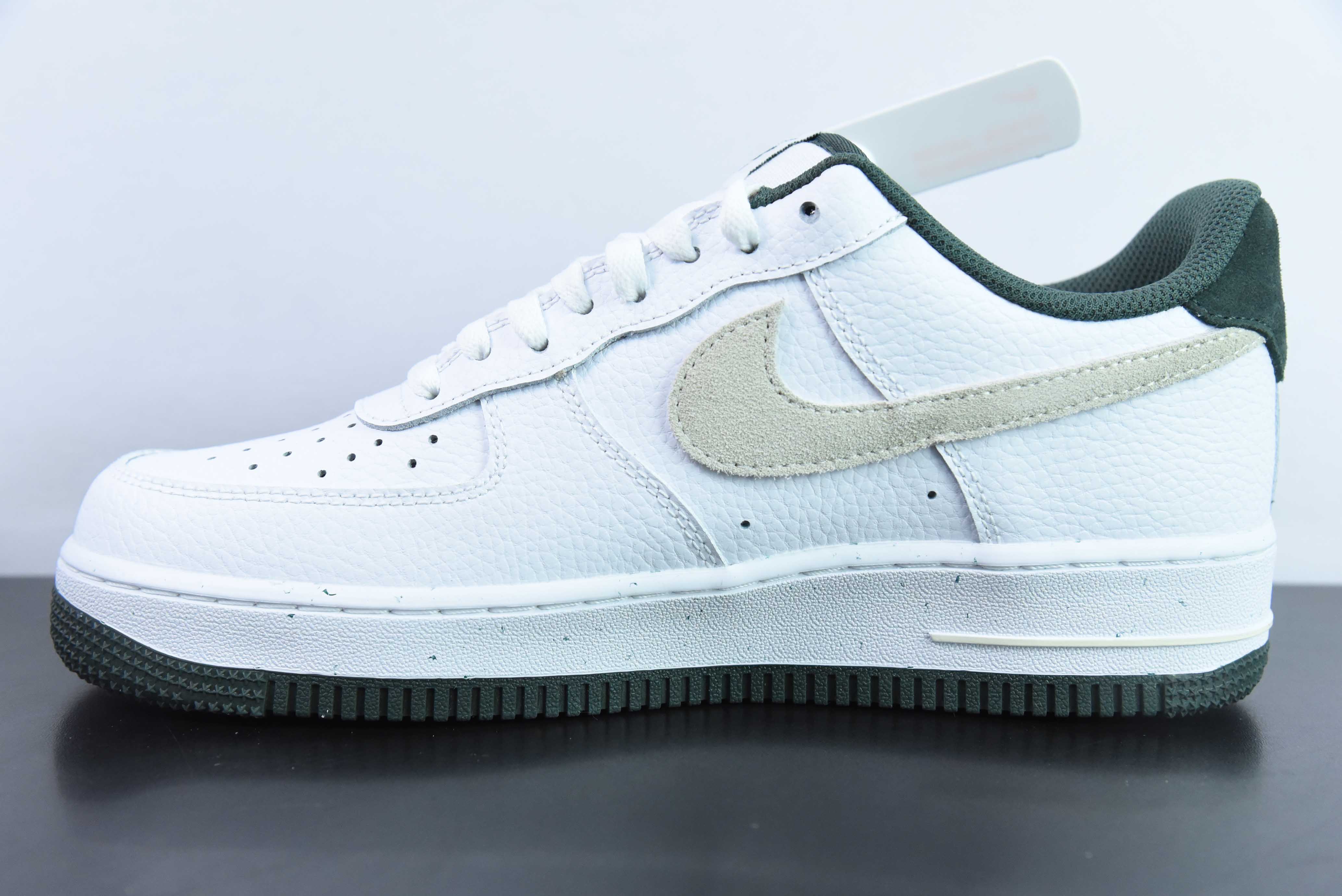 나이키 에어 포스 1 로우 화이트 그린 헤어 후크 에어 포스 1 로우 탑 스포츠 및 레저 보드 쇼츠 품목 번호 : HF1939-100 사이즈 : 36-44