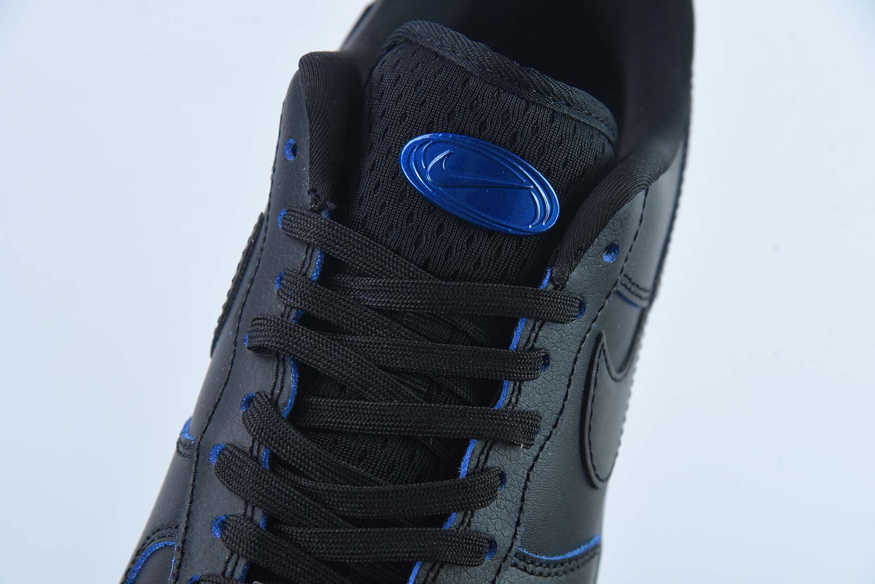 에어 포스 1 07 로우 QS 블랙/블루 미니 스우시 에어 포스 원 클래식 블랙/블루 리플렉티브 스몰 후크 FB1840-100 사이즈: 36-44