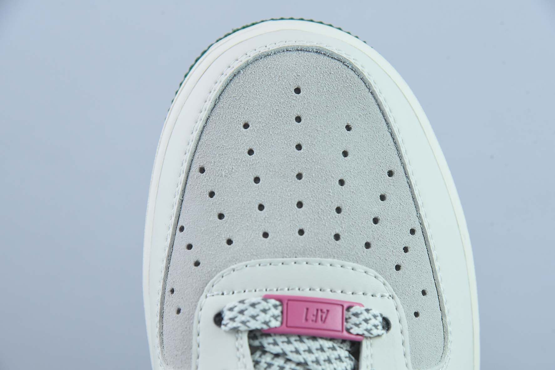 나이키 에어 포스 1 미드 07 트로픽 오브 캔서 스카이 스타 컬러 에어 포스 1 미드 탑 아이템 번호 : GY3368-308 사이즈 : 36-44