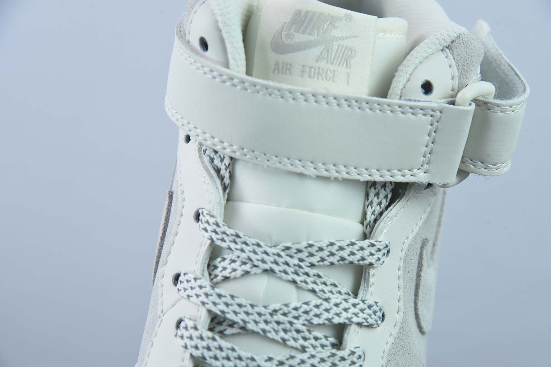 나이키 에어 포스 1 미드 07 트로픽 오브 캔서 스카이 스타 컬러 에어 포스 1 미드 탑 아이템 번호 : GY3368-308 사이즈 : 36-44