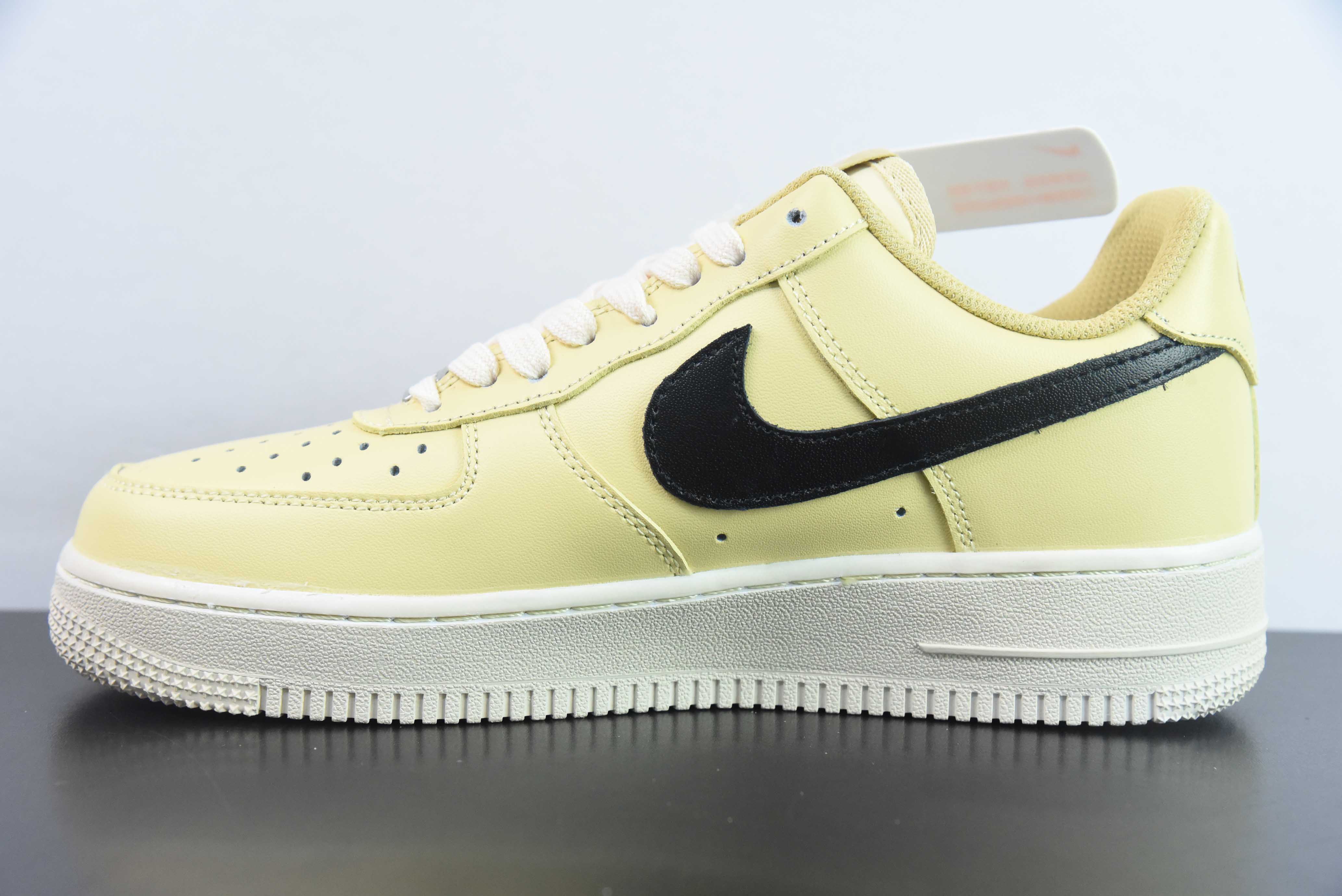 나이키 에어 포스 1 로우 에어 포스 1 로우탑 캐주얼 슈즈 잉글리시 그래피티 71 옐로우 아이템 번호: CW2288-111 사이즈: 36-44