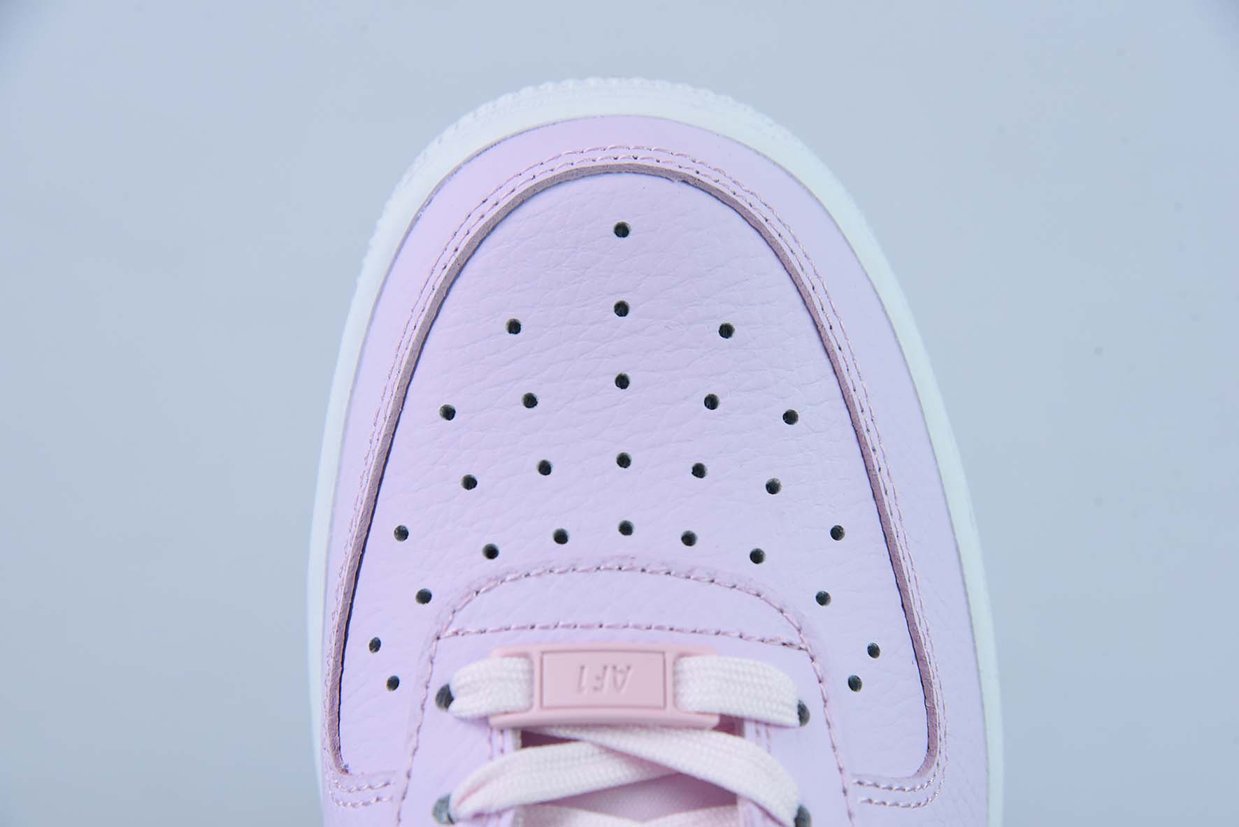 나이키 에어 포스 1 로우 핑크 캐슈 플라워 헤이즈 퍼플 에어 포스 1 로우 탑 캐주얼 스니커즈 아이템 번호: FD1448-664 사이즈: 36-44