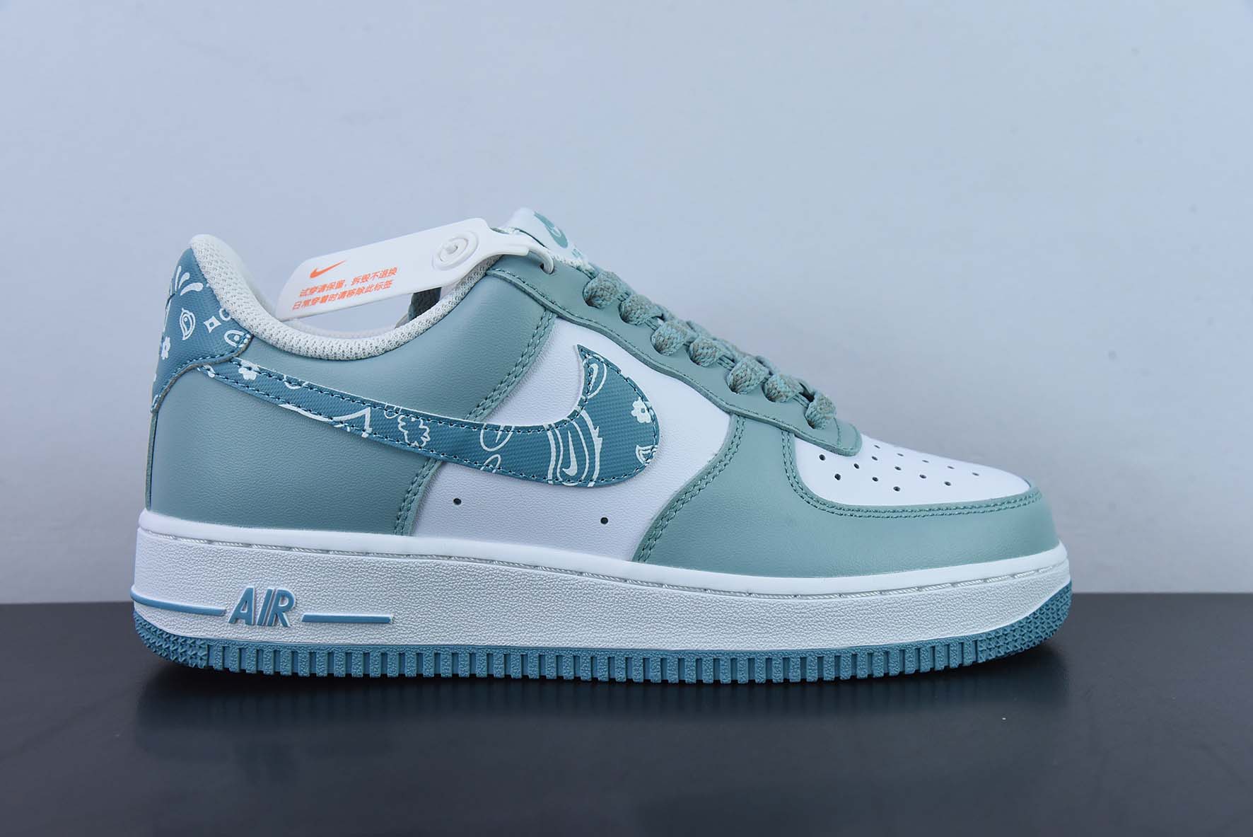 나이키 에어 포스 1 로우 07 화이트 블루 캐슈 플라워 컬러 에어 포스 1 로우 캐주얼 스니커즈 아이템: XM9612-092 사이즈: 36-44