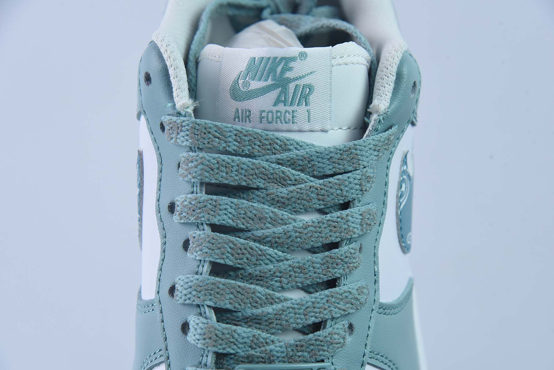 나이키 에어 포스 1 로우 07 화이트 블루 캐슈 플라워 컬러 에어 포스 1 로우 캐주얼 스니커즈 아이템: XM9612-092 사이즈: 36-44