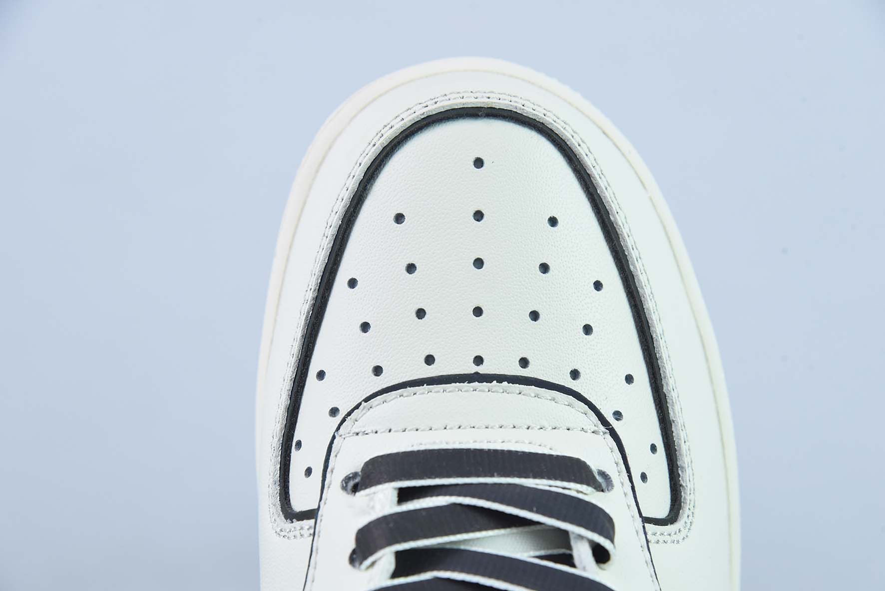 나이키 에어 포스 1 07 로우 베이지 및 블랙 컬러풀 나이트메어 에어 포스 1 로우탑 스포츠 및 레저 보드숏 아이템 번호: BQ0086-365 사이즈: 36-44