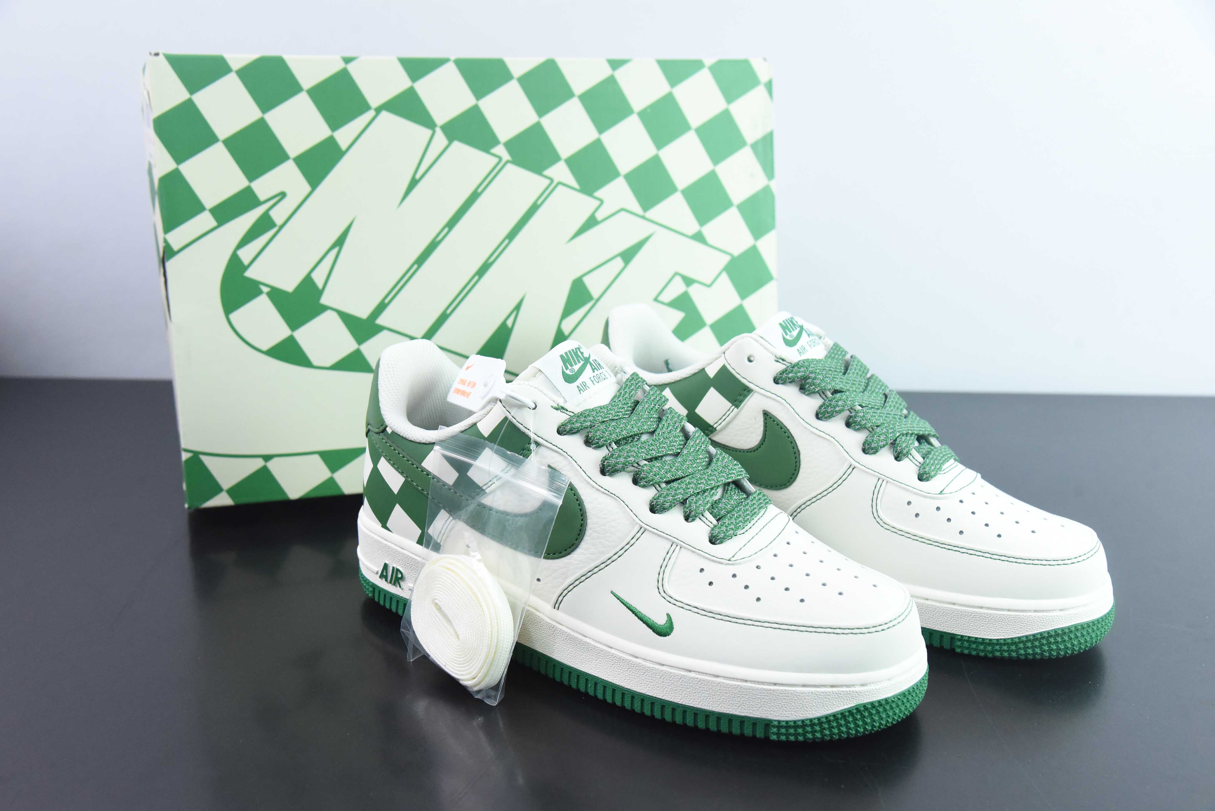 NK 에어 포스 1 07 로우 스퀘어 다크 그린 에어 포스 원 로우 탑 캐주얼 슈즈 아이템 번호: GZ5688-011 사이즈: 36-44