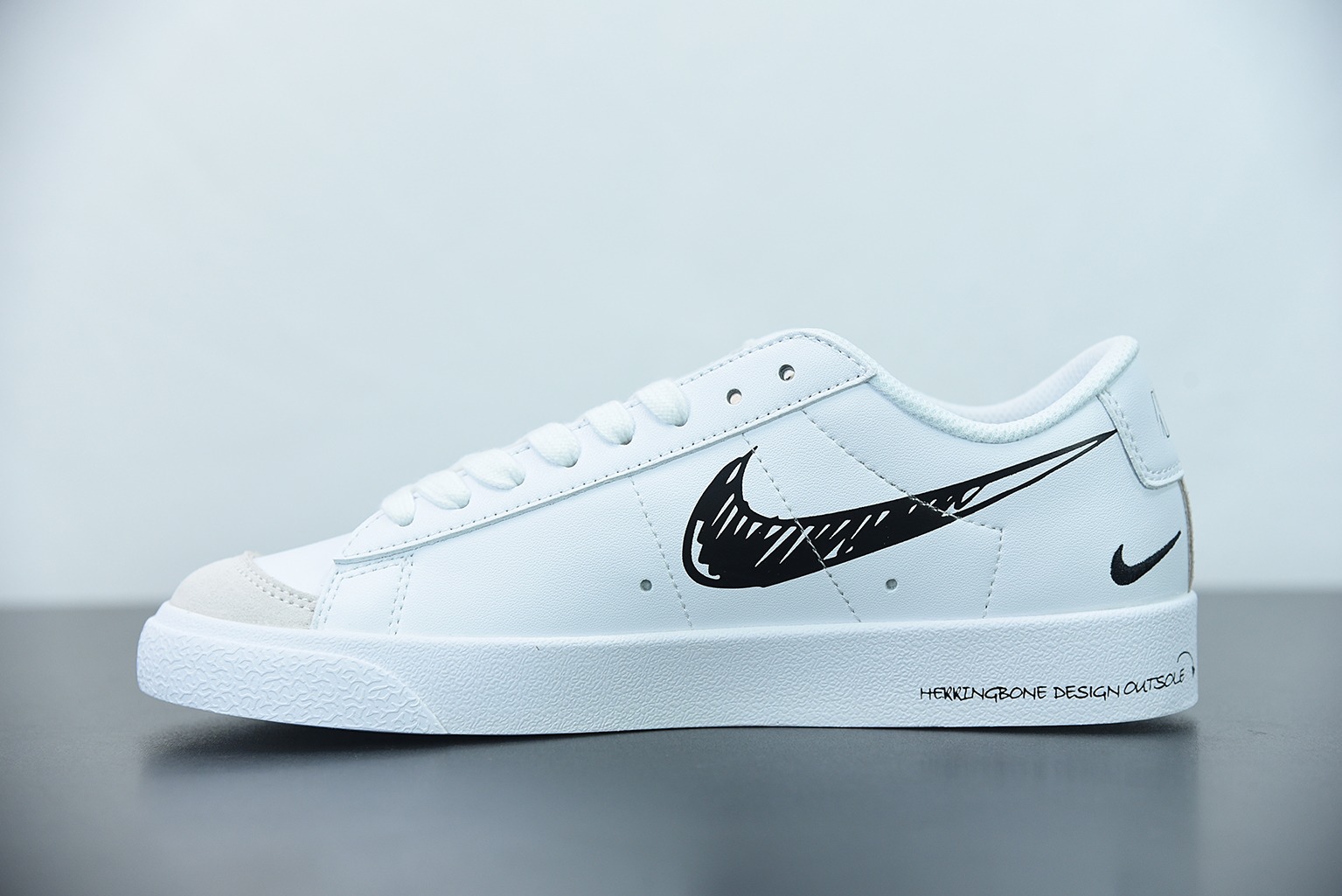 NK 블레이저 미드 77 인피니트 블랙 그래피티 아이템: DA6364-102 사이즈: 36-44