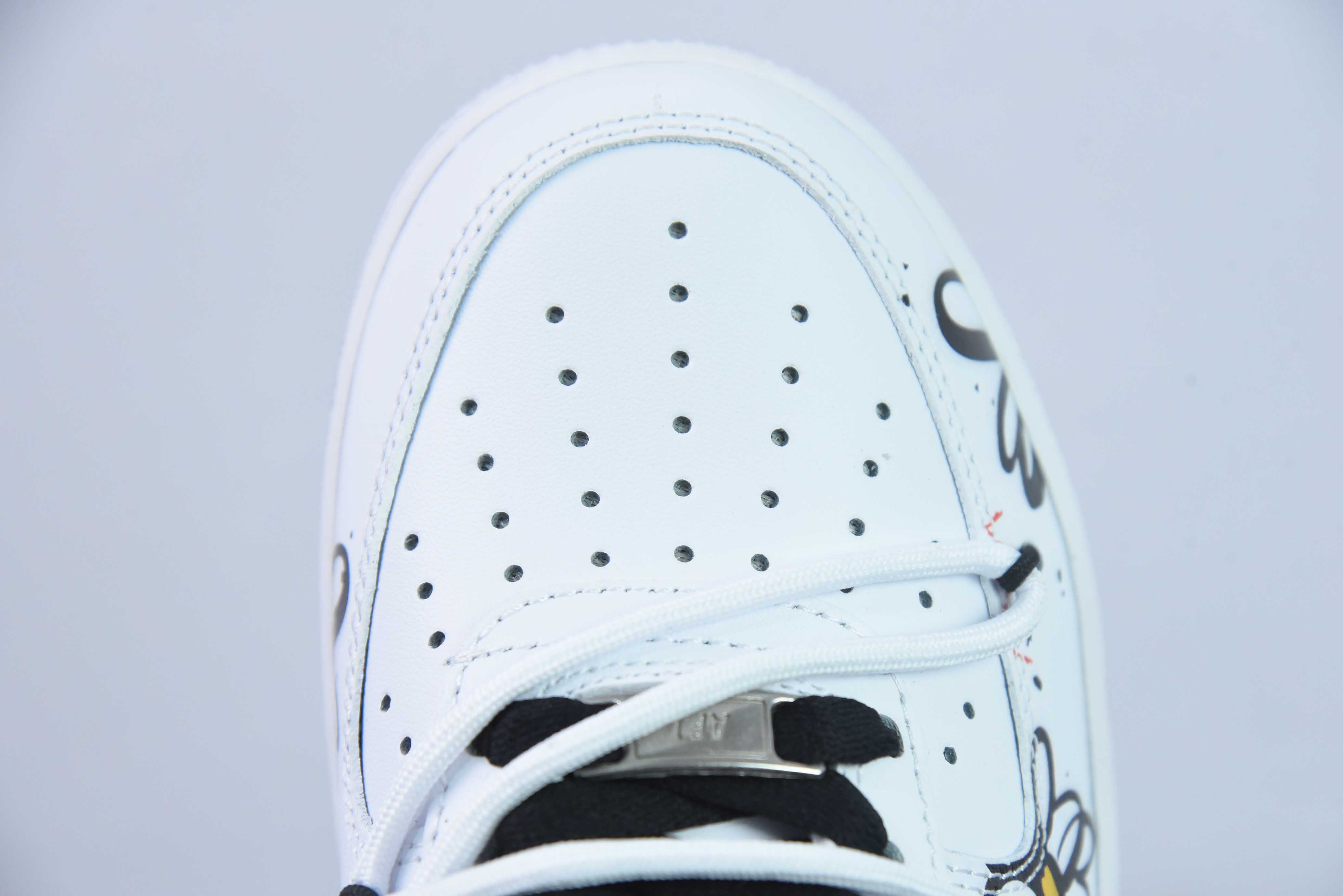 나이키 에어 포스 1 로우 07 스몰 크링클 국화 에어브러시 에어 포스 1 레이스 업 로우 탑 캐주얼 보드 슈즈 아이템 번호: ZH0316-025 사이즈: 36-44