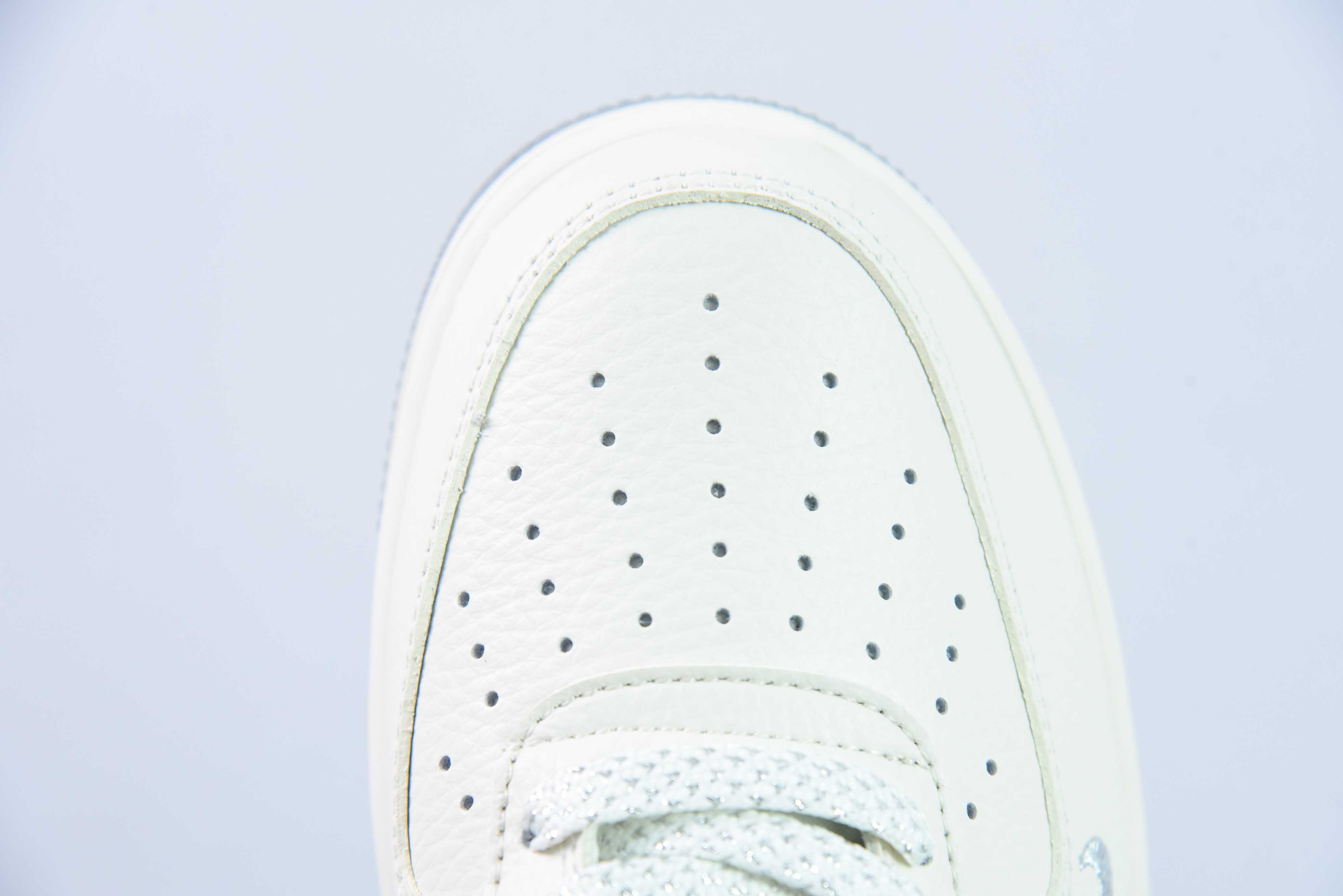 나이키 에어 포스 1 로우 DIY 크리에이티브 커스텀 에어 포스 1 로우 탑 애슬레저 슈즈 아이템 번호 : CW2288-111 사이즈 : 36-44