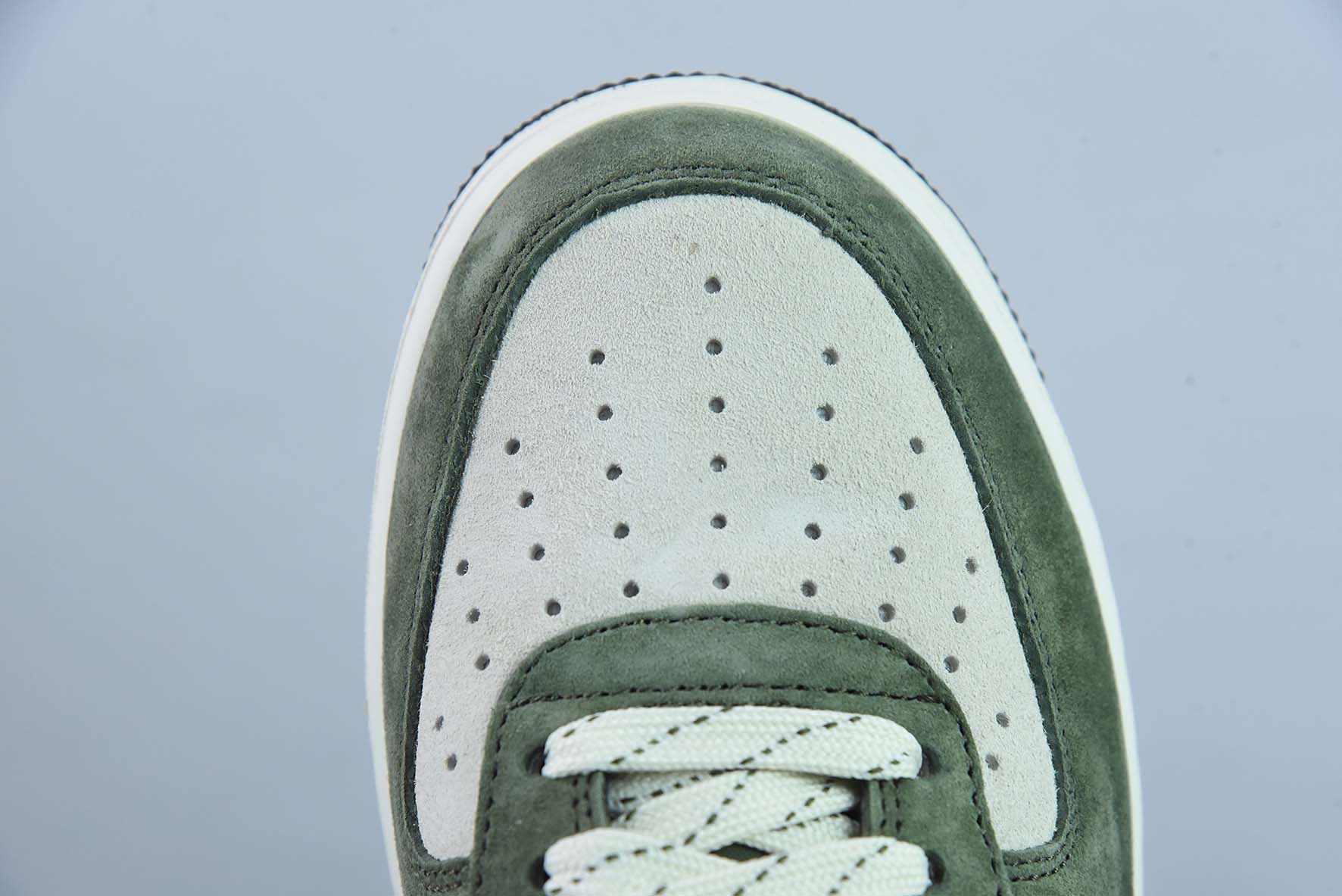 아키라 x 나이키 에어 포스 1 로우 07 모란디 그린 스웨이드 스카이 하이 스카이 하이 컬러 에어 포스 1 아이템 번호: DI3966-023 사이즈: 36-44