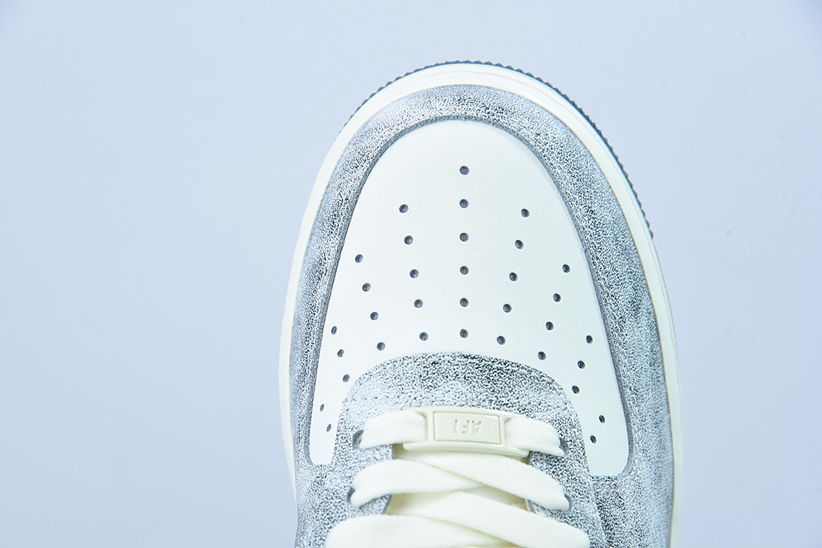 나이키 에어 포스 1 로우 07 다크 블루 락 컬러 에어 포스 1 로우 탑 아이템 번호: BX5815-535 사이즈: 36-44