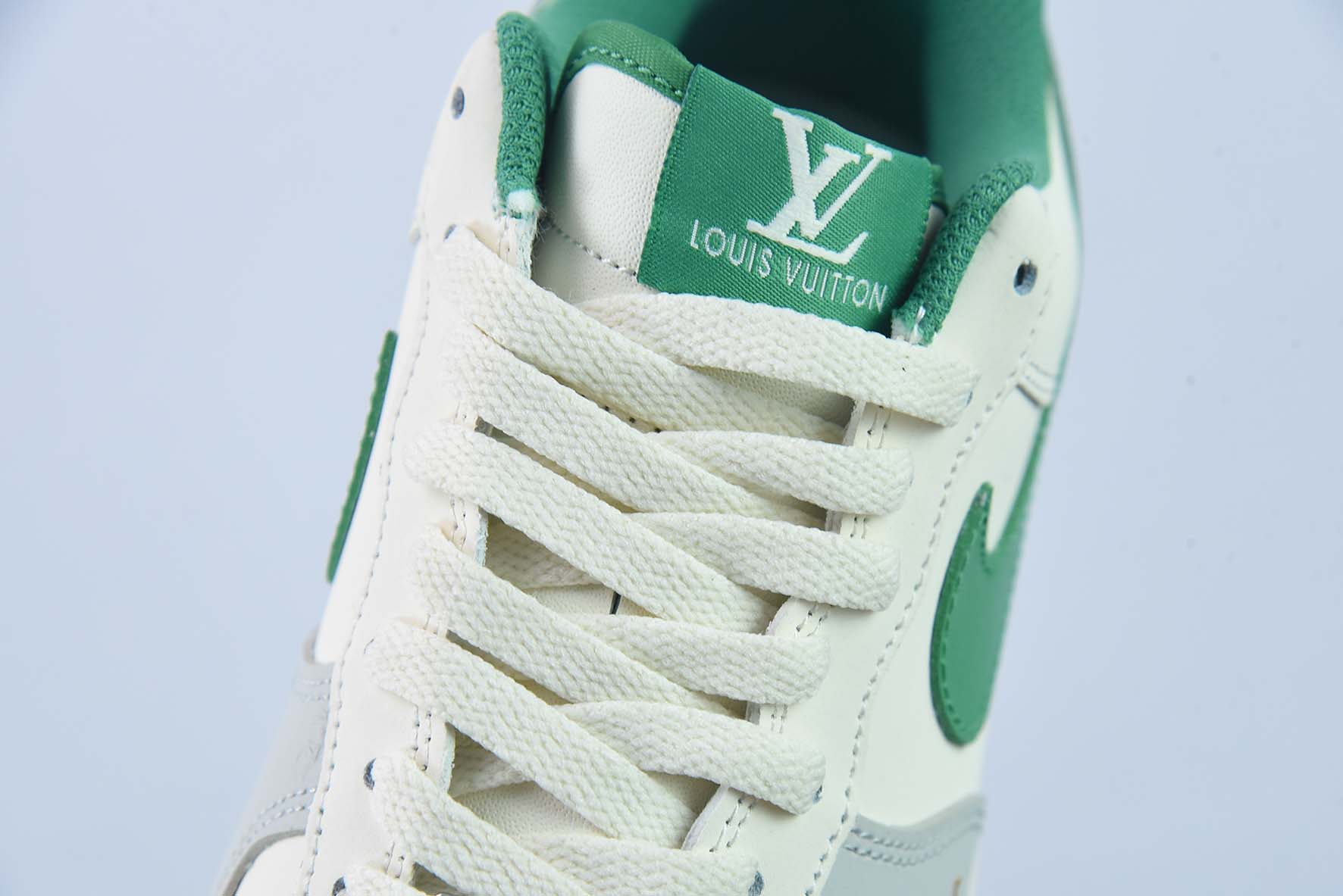 나이키 에어 포스 1 07 로우 스타라이트 실버-LV 공동 브랜드 에어 포스 1 로우탑 트레이너 아이템 번호: BS8856-116 사이즈: 35-44