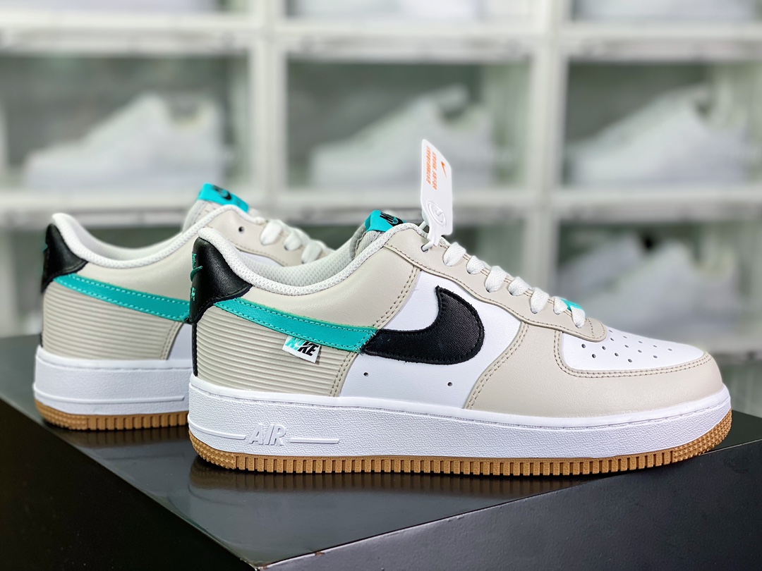 에어 포스 1 클래식 로우탑 캐주얼 트레이너 패치워크 블랙 앤 블루 후크 DX6062-101 사이즈: 36 36.5 37.5 38 38.5 39 40 40.5 41 42 42.5 43 44 44.5 45