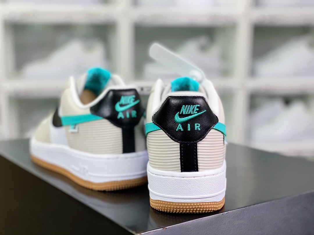 에어 포스 1 클래식 로우탑 캐주얼 트레이너 패치워크 블랙 앤 블루 후크 DX6062-101 사이즈: 36 36.5 37.5 38 38.5 39 40 40.5 41 42 42.5 43 44 44.5 45