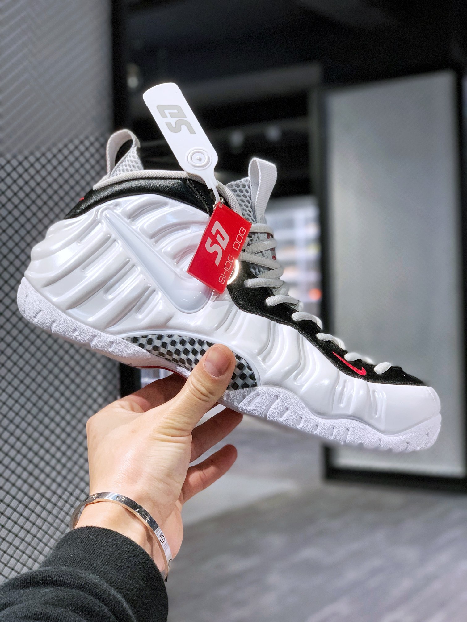 나이키 에어 폼포스 프로 밀크 화이트 폼 스프레이 폼 사이즈: 38.5 39 40 40.5 41 42 42.5 43 44 44.5 45 46