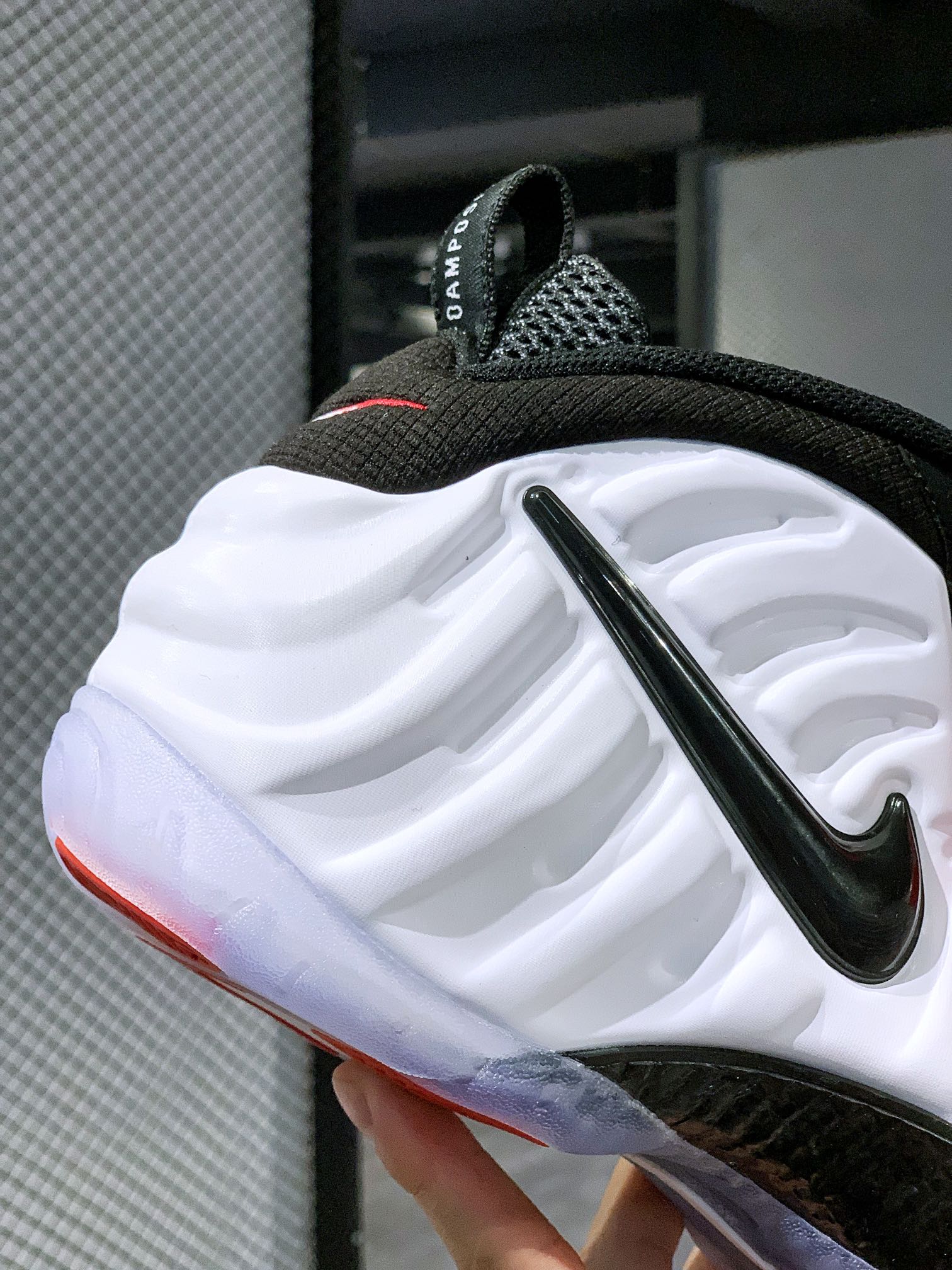 나이키 에어 폼포스 펄 폼 스프레이 폼 사이즈: 38.5 39 40 40.5 41 42 42.5 43 44 44.5 45 46