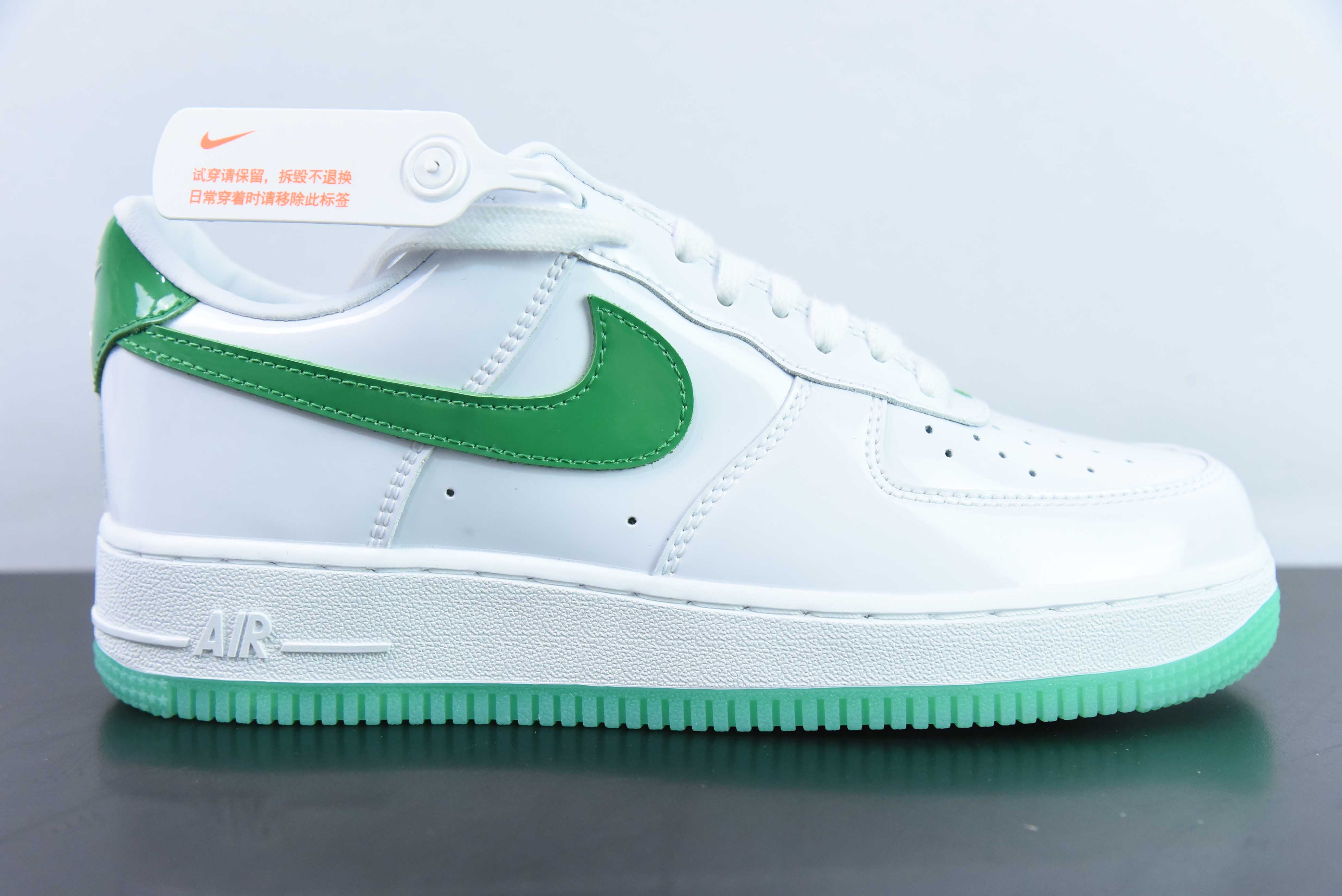 나이키 에어 포스 1 로우 미러 그린 에어 포스 1 로우탑 캐주얼 스니커즈 제품 번호: HF4864-094 사이즈: 36-44