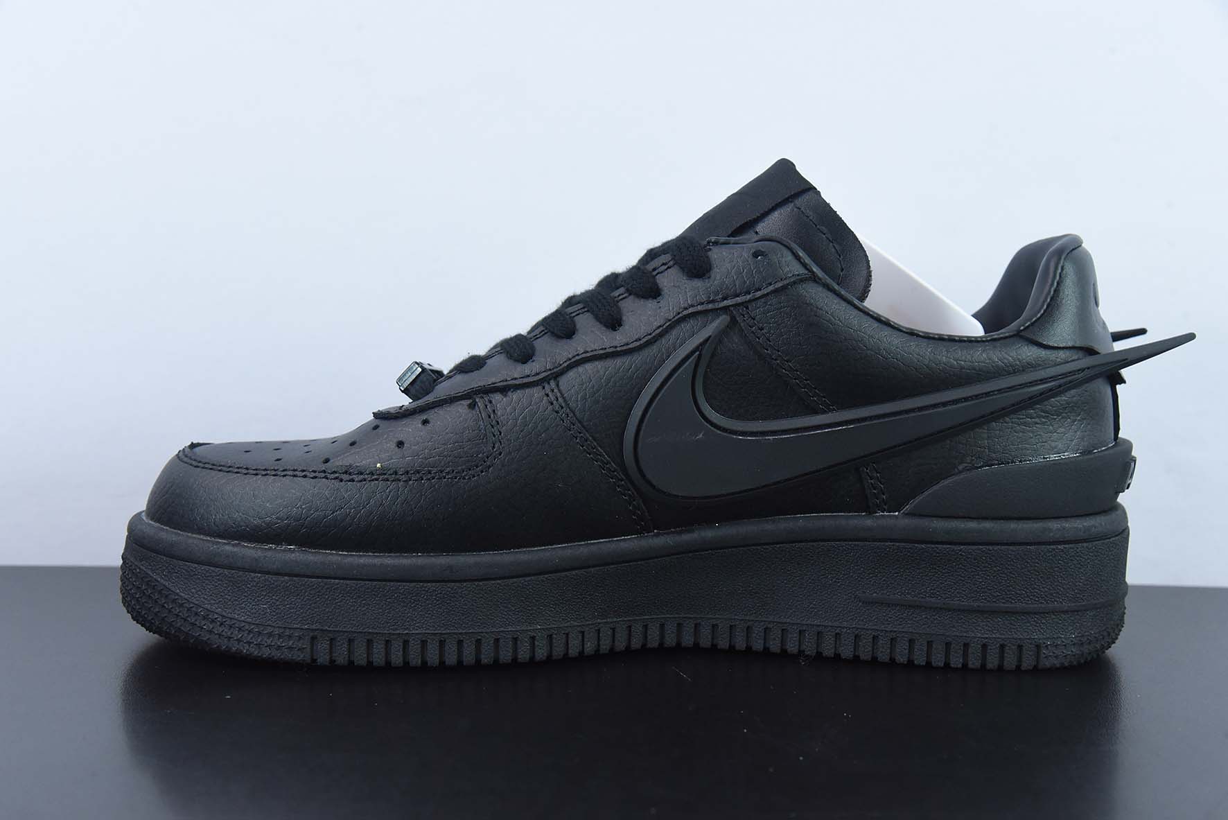 앰부시 x Nk 에어포스 107 로우 팬텀 공동 브랜드 에어포스 원 로우탑 캐주얼 보드화 아이템 번호: DV3464-009 사이즈: 36-44