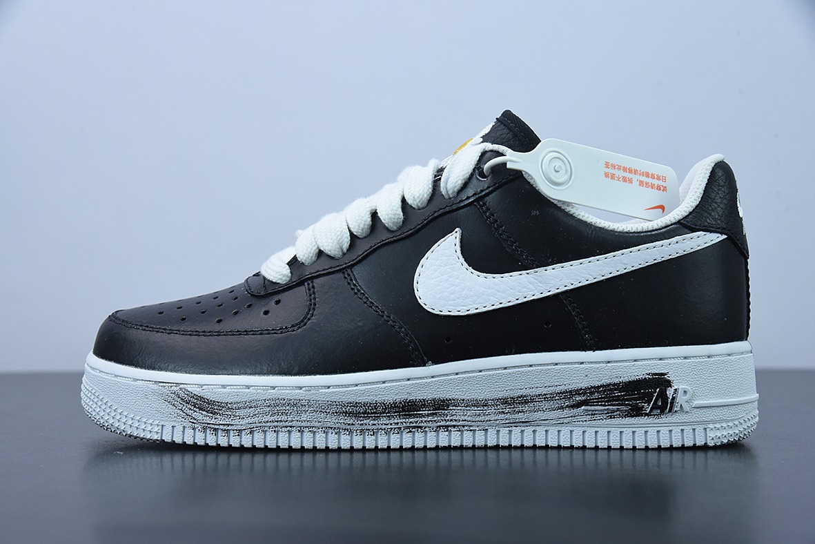 피스미너스원 x 엔케이 에어포스 1 파라노이즈 블랙권 공동 브랜드 에어포스 1 로우탑 아이템 번호: AQ3692-001 사이즈: 36-46
