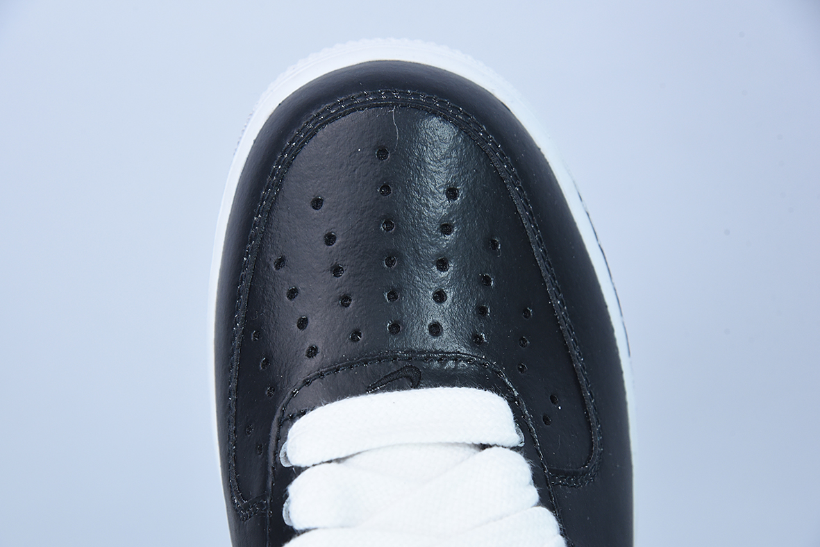 피스미너스원 x 엔케이 에어포스 1 파라노이즈 블랙권 공동 브랜드 에어포스 1 로우탑 아이템 번호: AQ3692-001 사이즈: 36-46