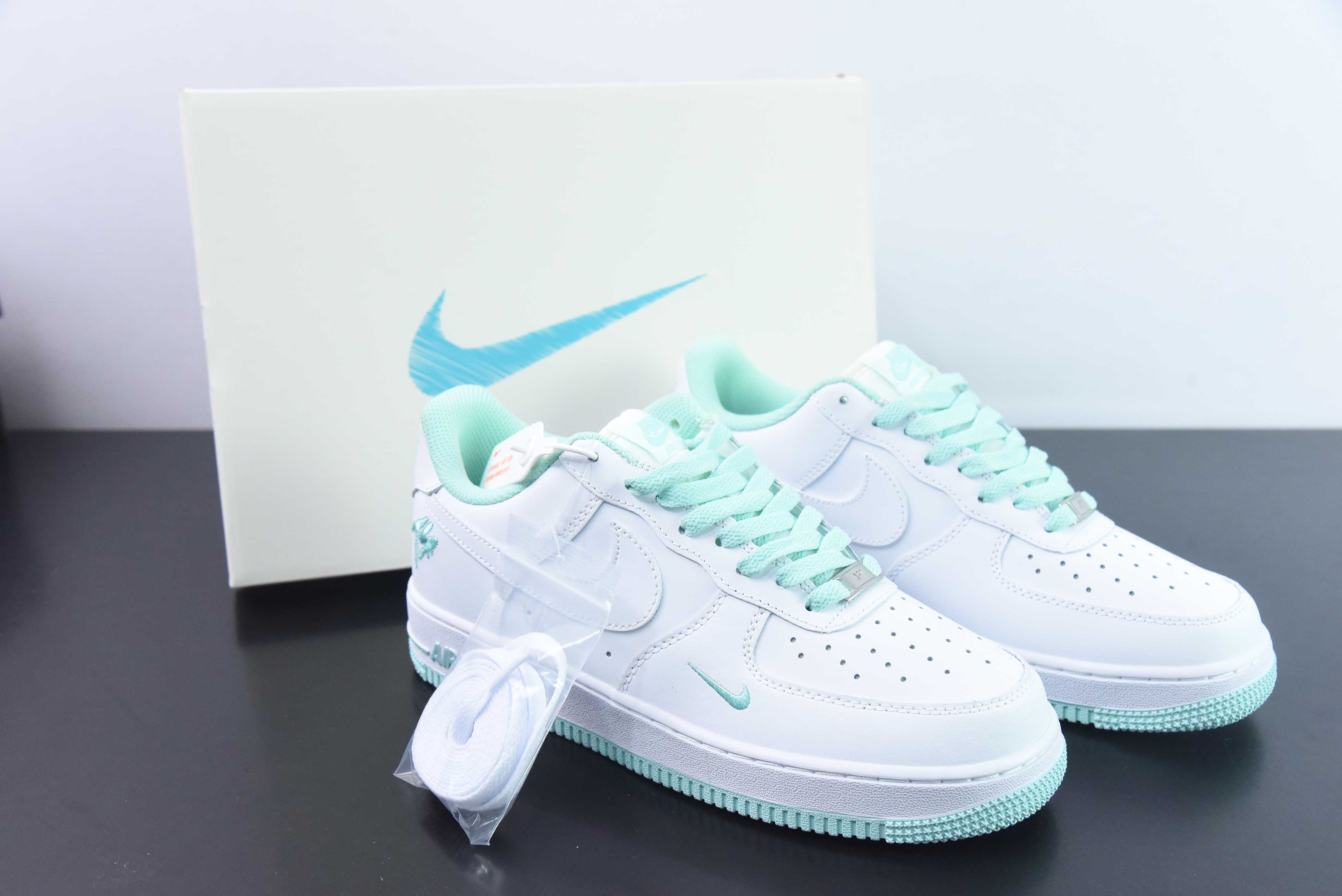 나이키 에어 포스 1 로우 07 x 트래비스 스콧 TS 공동 브랜드 화이트 말차 그린 아이템 번호: 774 사이즈: 36-44