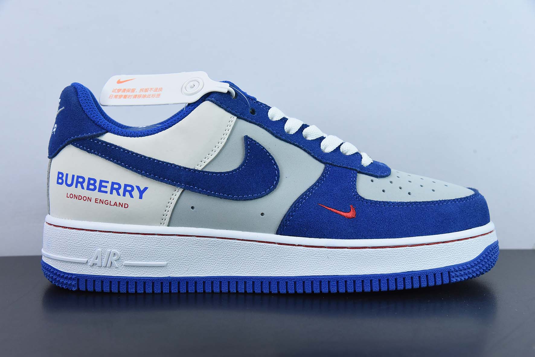 나이키 에어 포스 1 07 로우 버버리 공동 브랜드 - 오로라 블루 에어 포스 원 로우탑 아이템: HX123-001 사이즈: 36-44