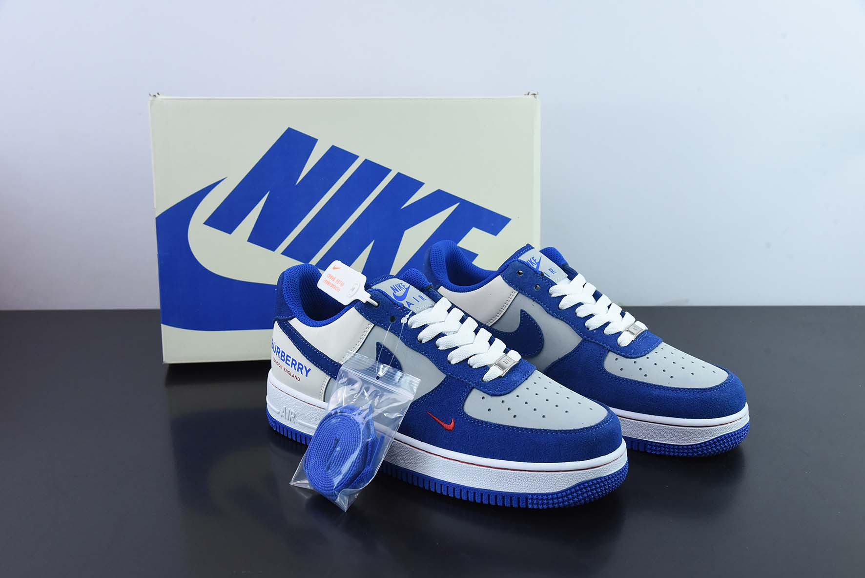 나이키 에어 포스 1 07 로우 버버리 공동 브랜드 - 오로라 블루 에어 포스 원 로우탑 아이템: HX123-001 사이즈: 36-44