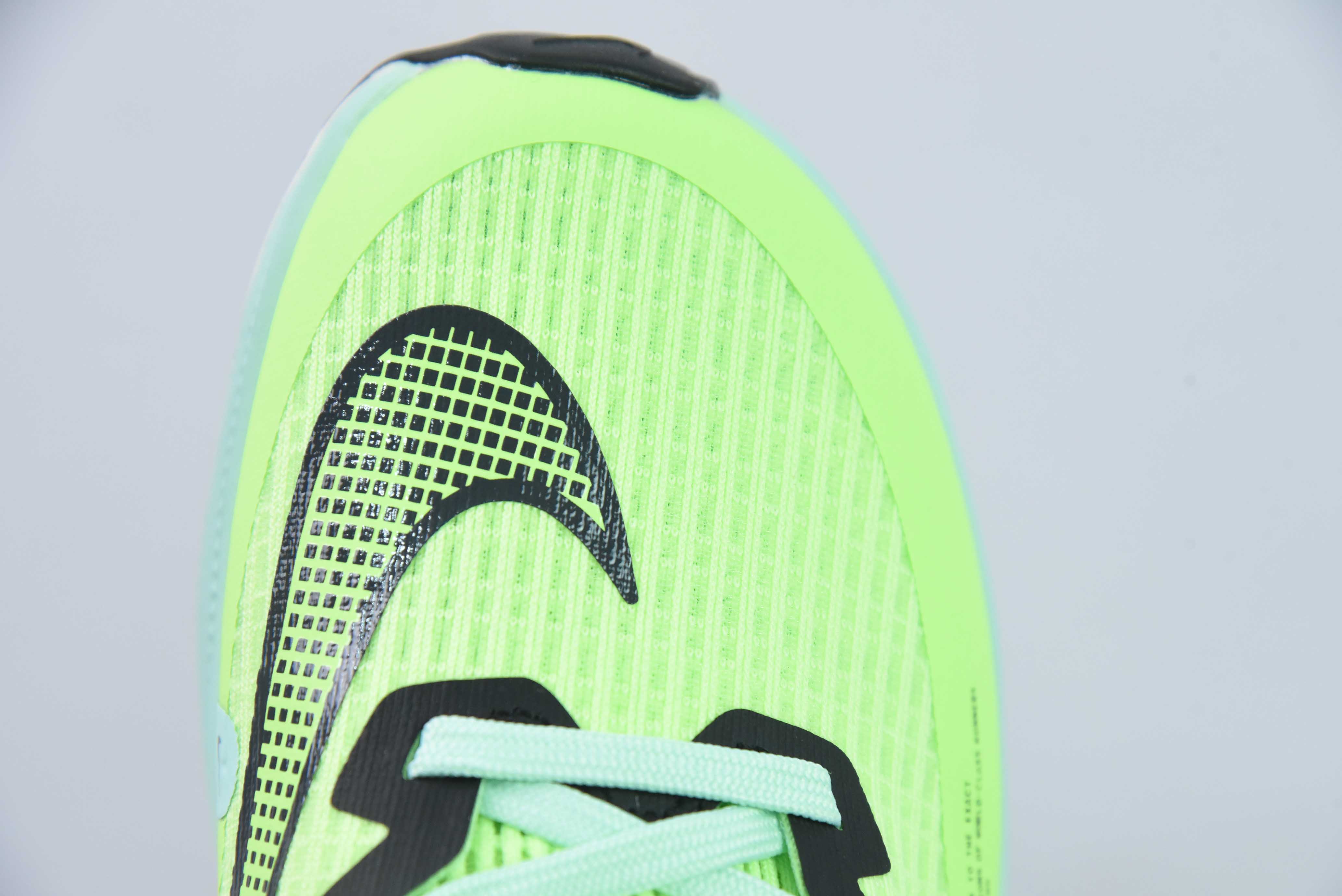 나이키 에어 줌 라이벌 플라이 3. 초경량 러닝화 충격흡수 패브릭 경량 러닝화 상품 번호: CT2405-358 사이즈: 36-46